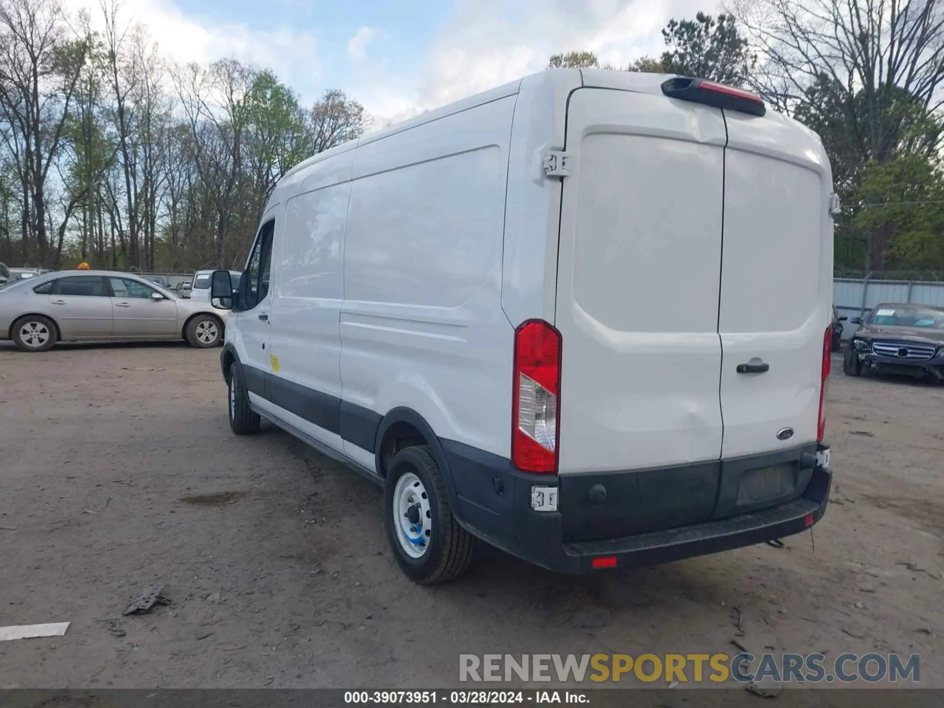 3 Фотография поврежденного автомобиля 1FTYE2CM3KKB32479 FORD TRANSIT-150 2019