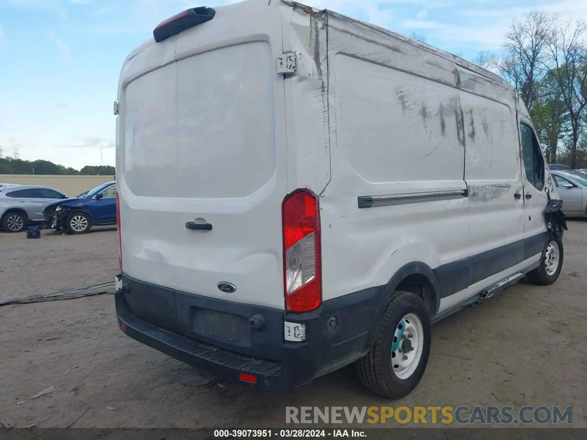 4 Фотография поврежденного автомобиля 1FTYE2CM3KKB32479 FORD TRANSIT-150 2019