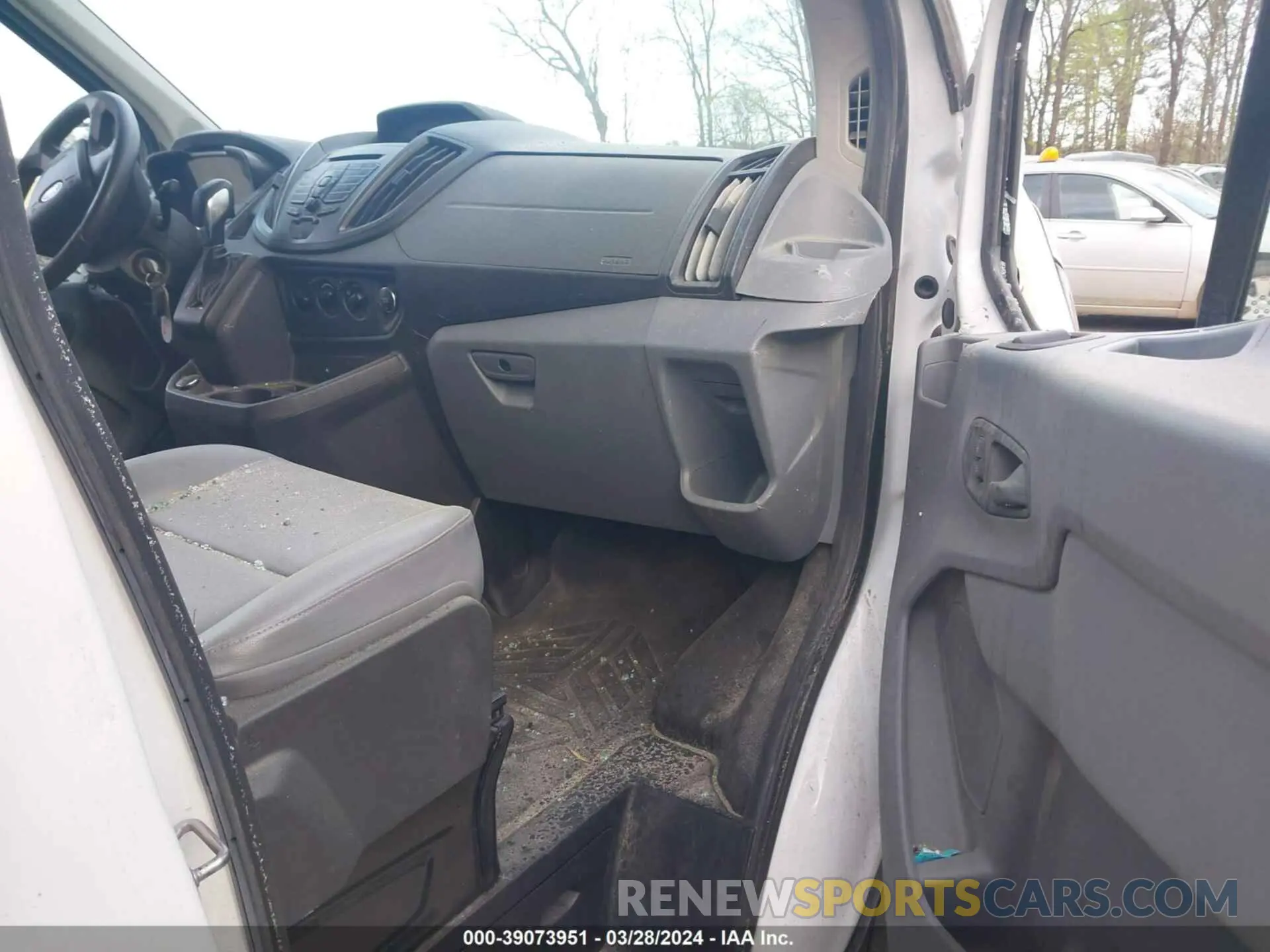 5 Фотография поврежденного автомобиля 1FTYE2CM3KKB32479 FORD TRANSIT-150 2019