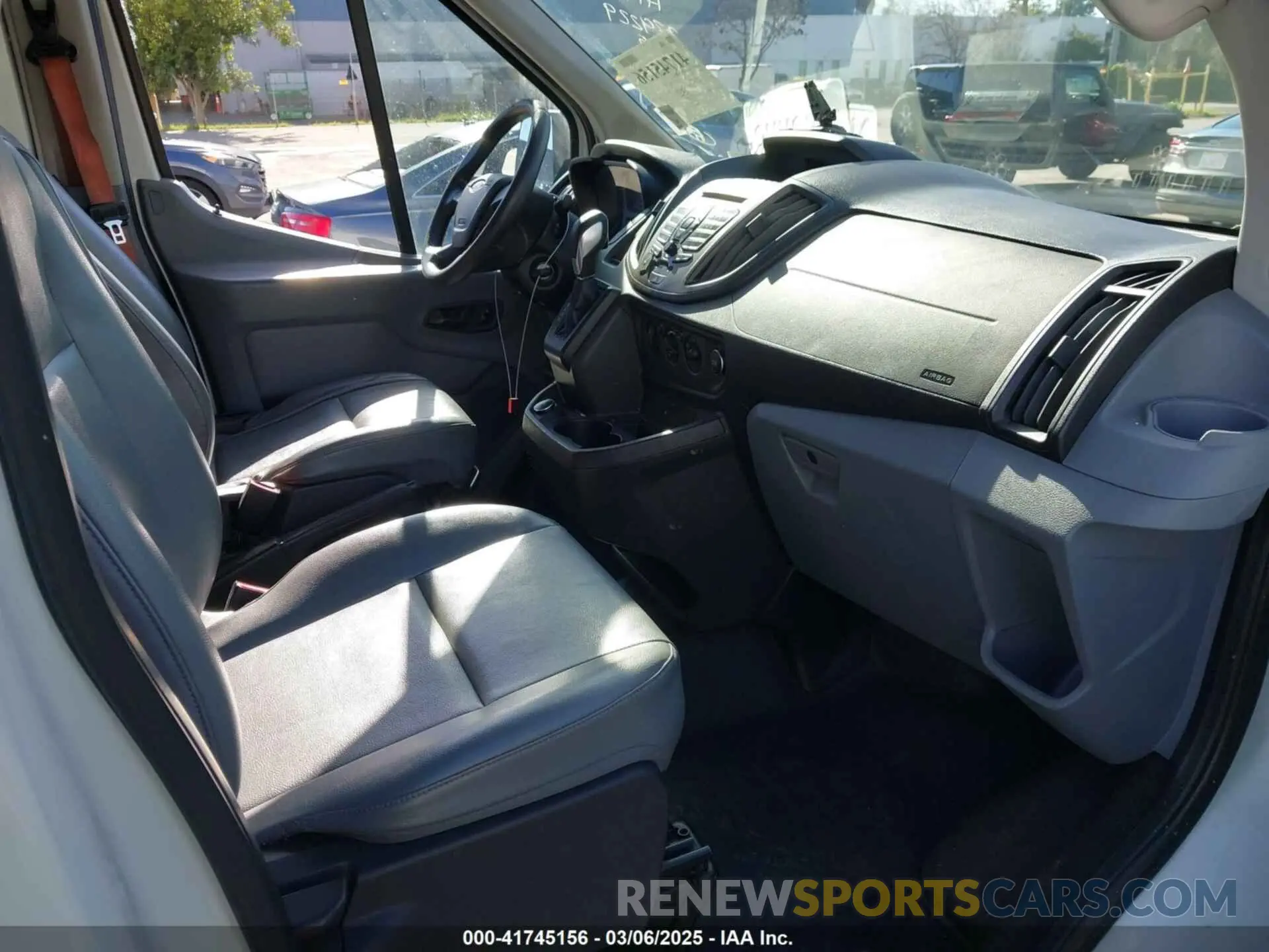 5 Фотография поврежденного автомобиля 1FTYE2CM8KKB35605 FORD TRANSIT-150 2019