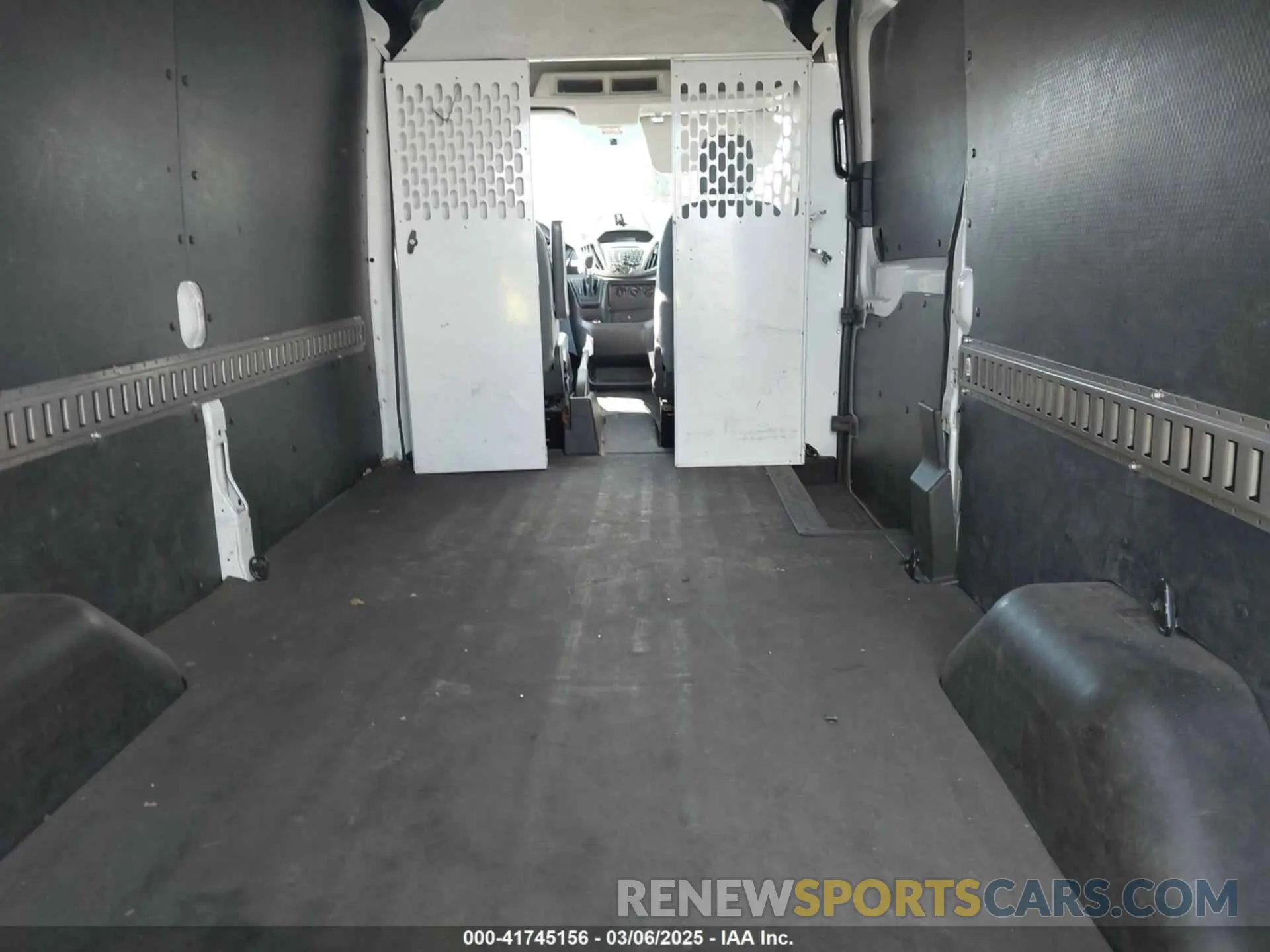 8 Фотография поврежденного автомобиля 1FTYE2CM8KKB35605 FORD TRANSIT-150 2019