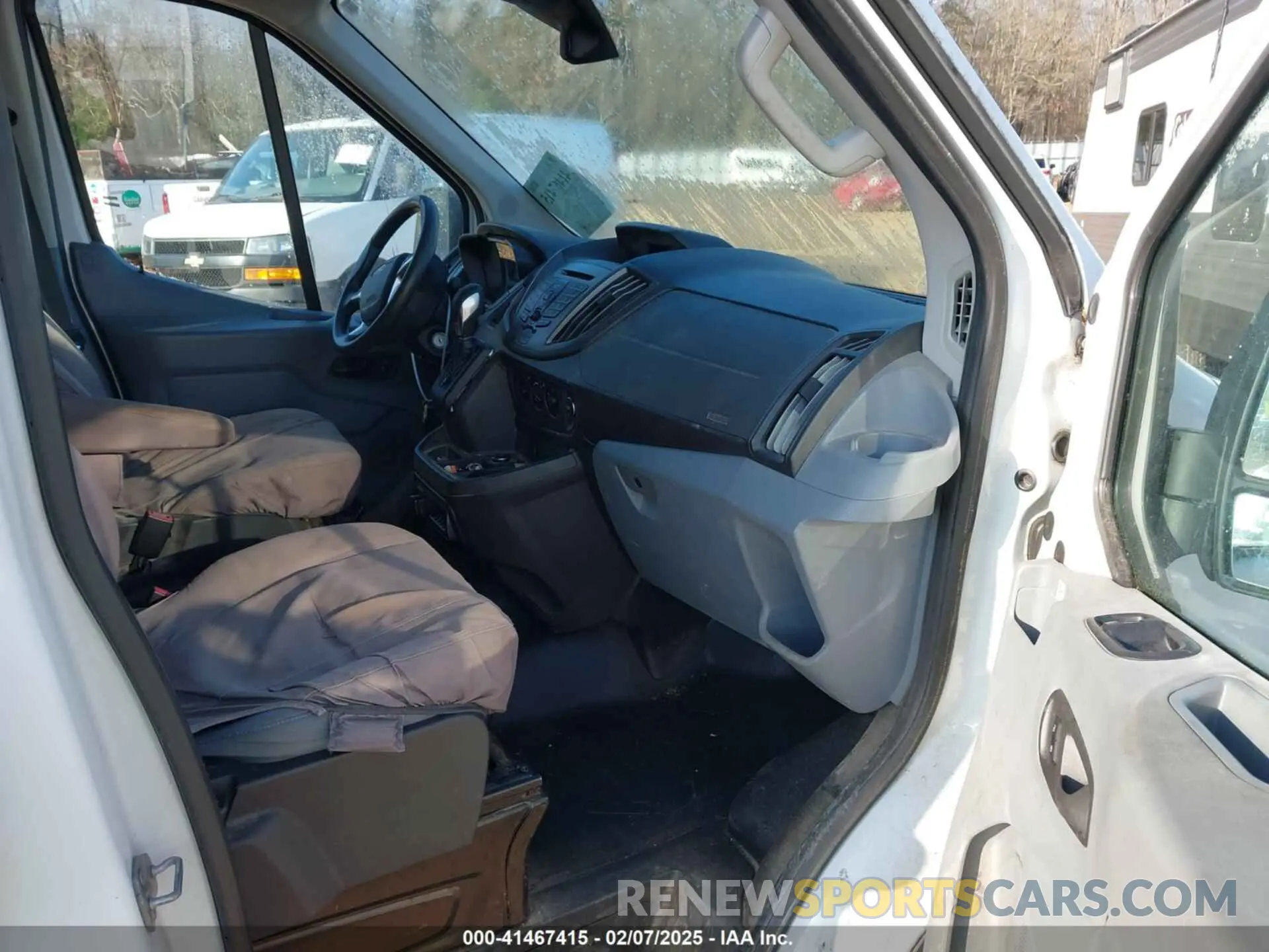 5 Photograph of a damaged car 1FTYE2CMXKKA84706 FORD TRANSIT-150 2019