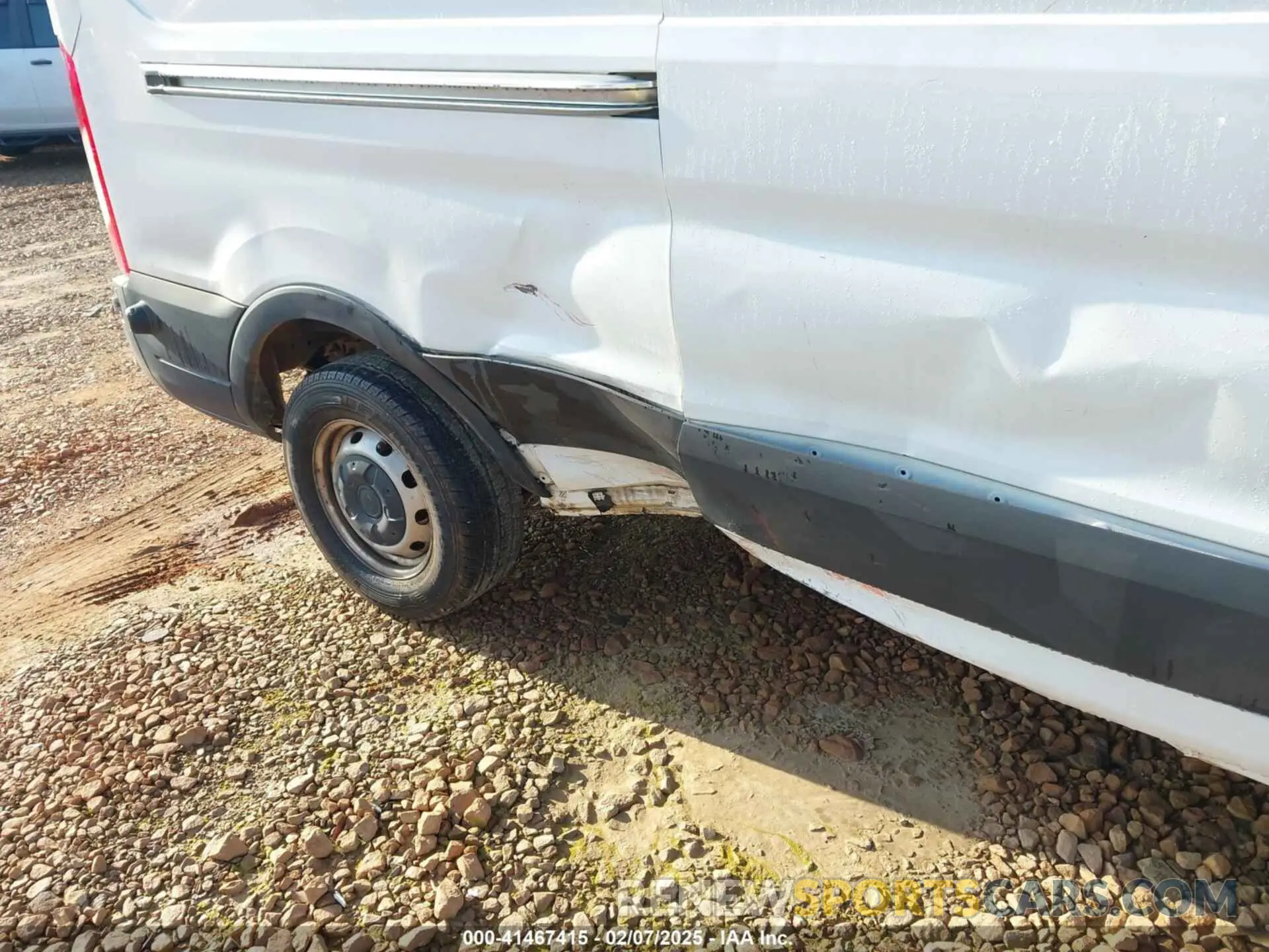 6 Photograph of a damaged car 1FTYE2CMXKKA84706 FORD TRANSIT-150 2019