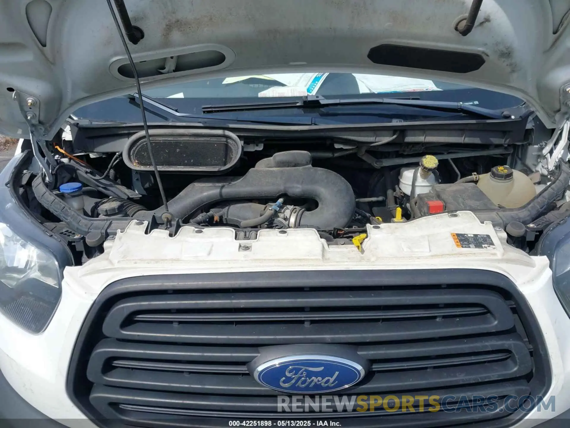 10 Photograph of a damaged car 1FTYE9ZM5KKA75945 FORD TRANSIT-150 2019
