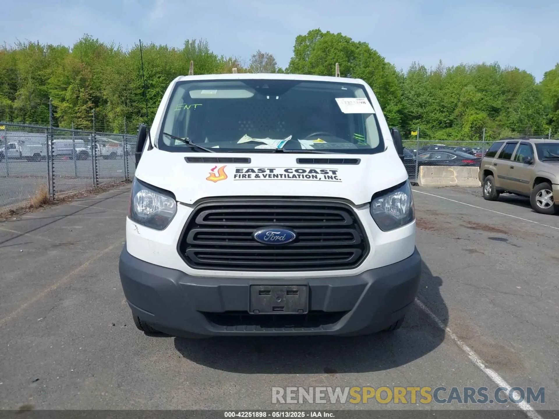 12 Photograph of a damaged car 1FTYE9ZM5KKA75945 FORD TRANSIT-150 2019