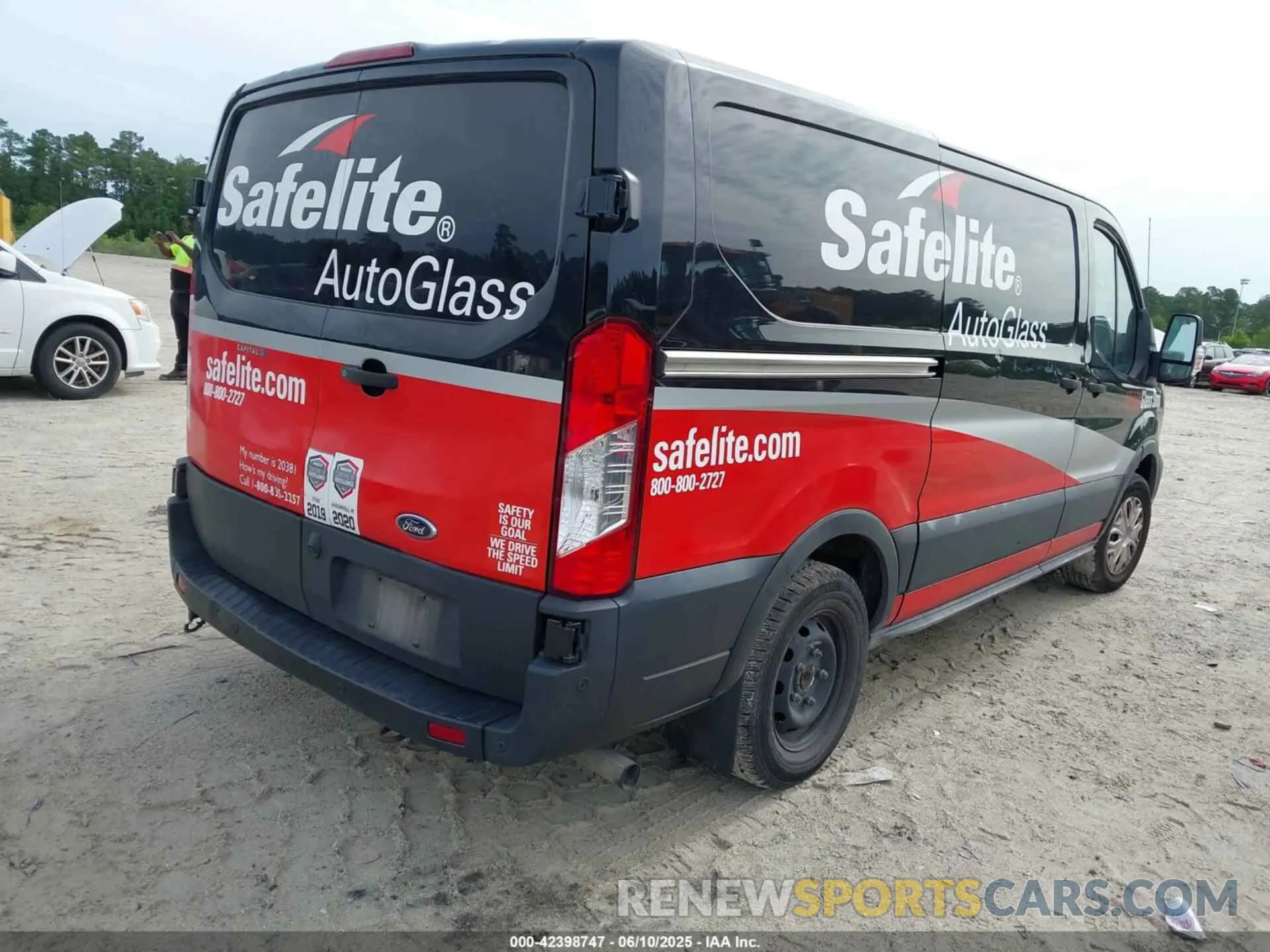 4 Photograph of a damaged car 1FTYE1Y82LKA27357 FORD TRANSIT-150 2020