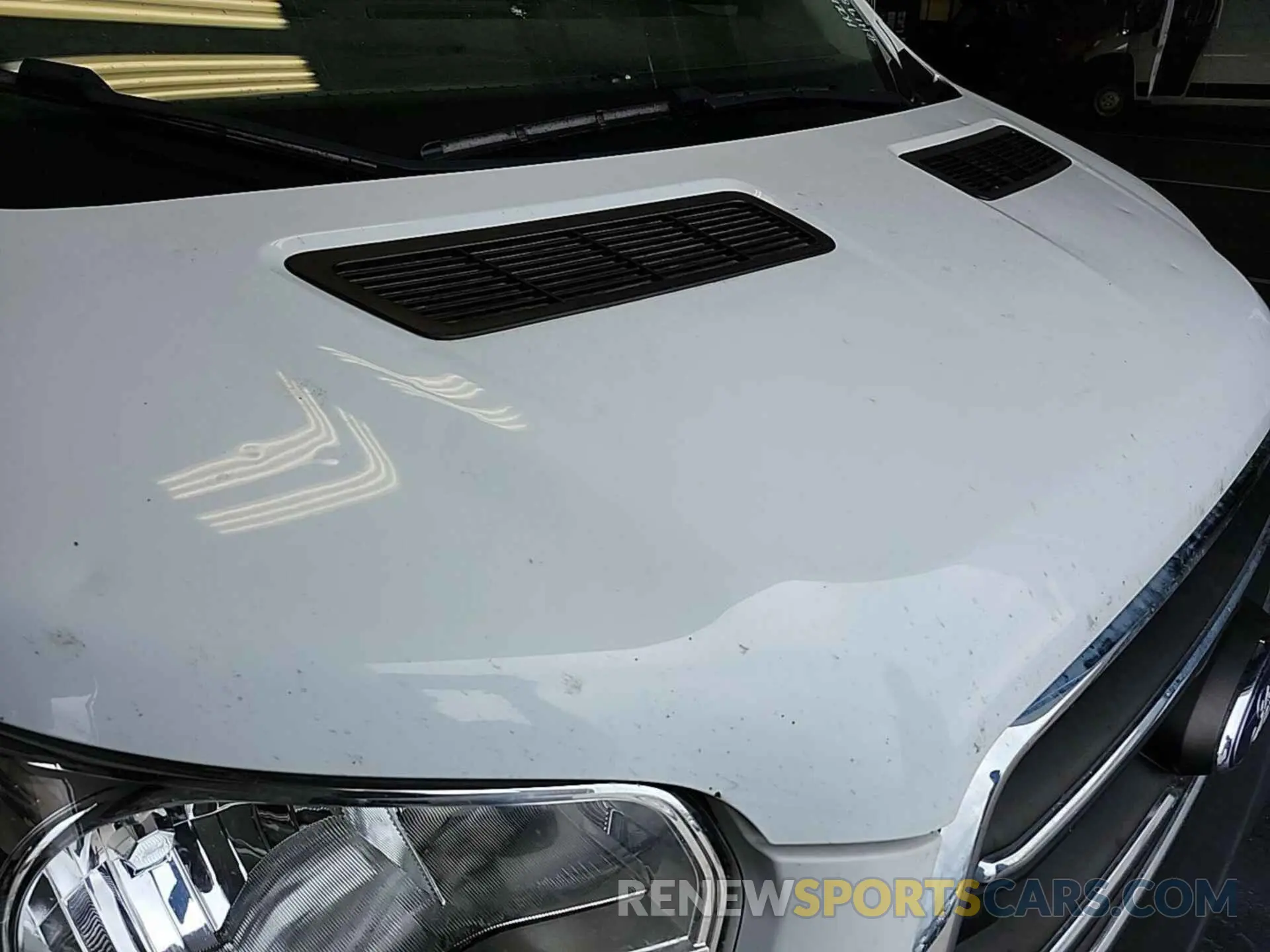 28 Photograph of a damaged car 1FTYE1Y82LKB26132 FORD TRANSIT-150 2020