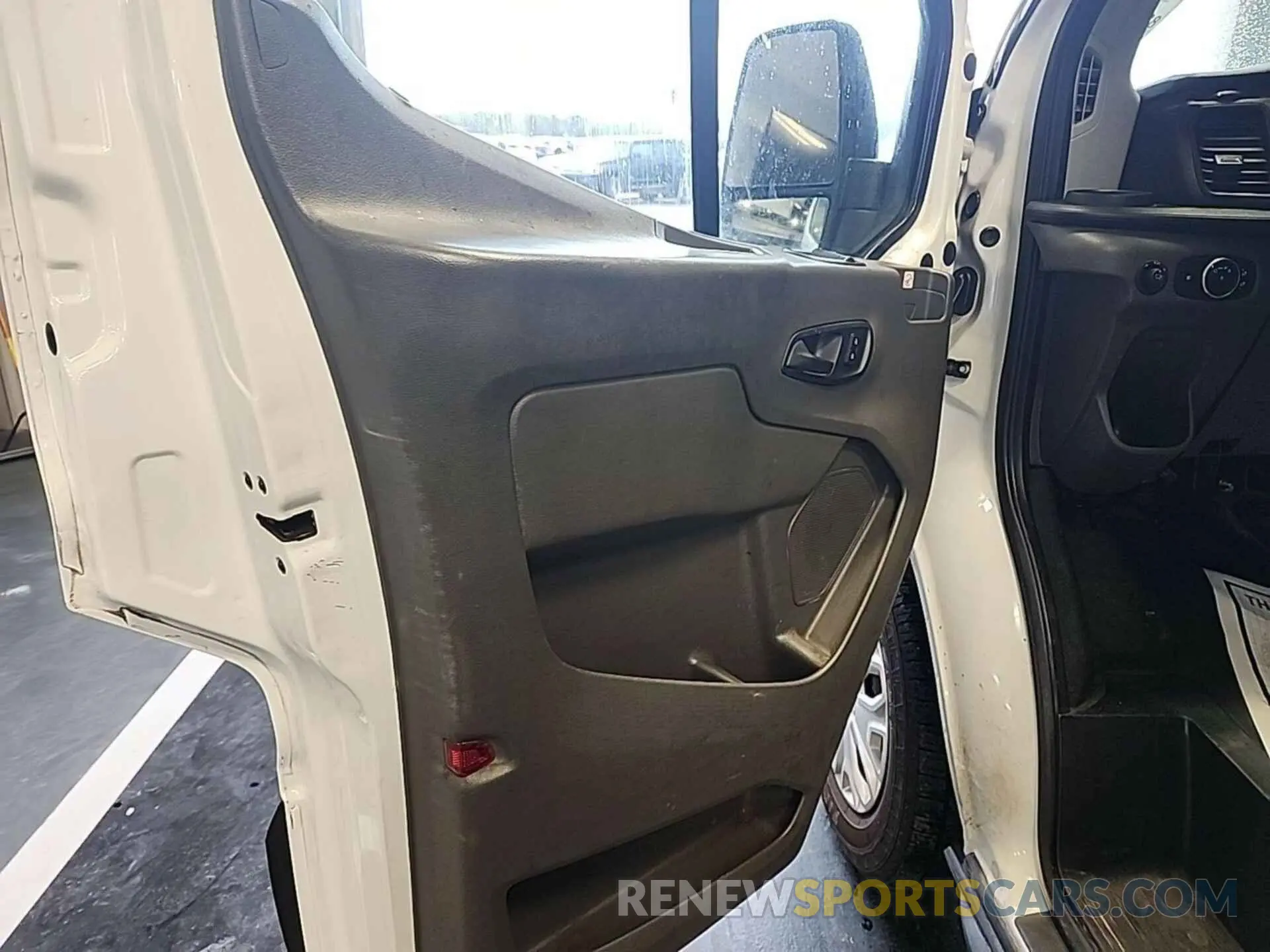 7 Photograph of a damaged car 1FTYE1Y82LKB26132 FORD TRANSIT-150 2020
