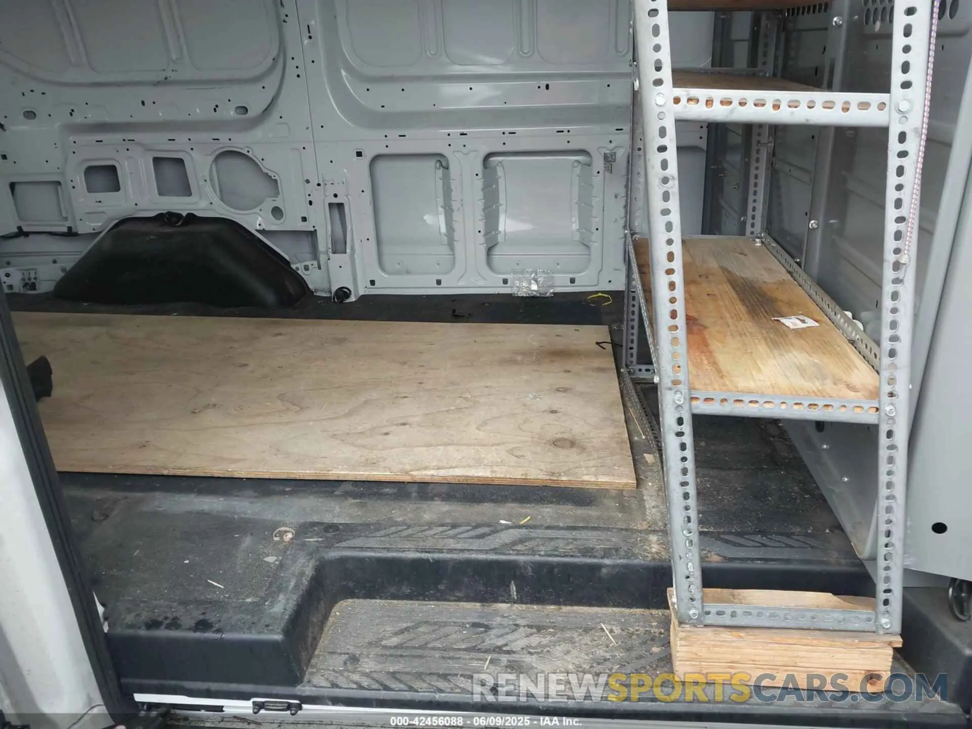 8 Photograph of a damaged car 1FTYE1Y83LKB22350 FORD TRANSIT-150 2020