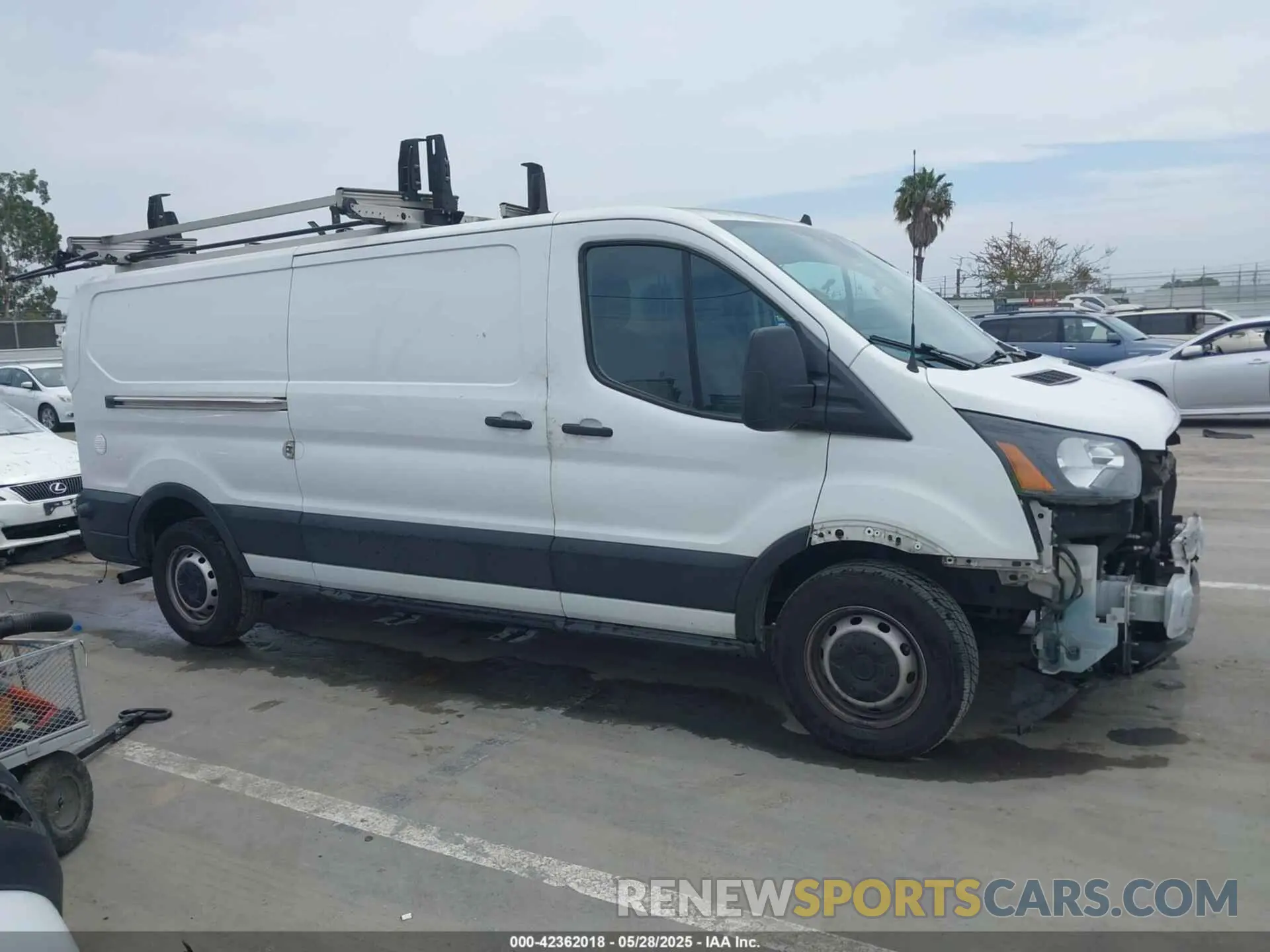 14 Photograph of a damaged car 1FTYE1Y86LKA19374 FORD TRANSIT-150 2020