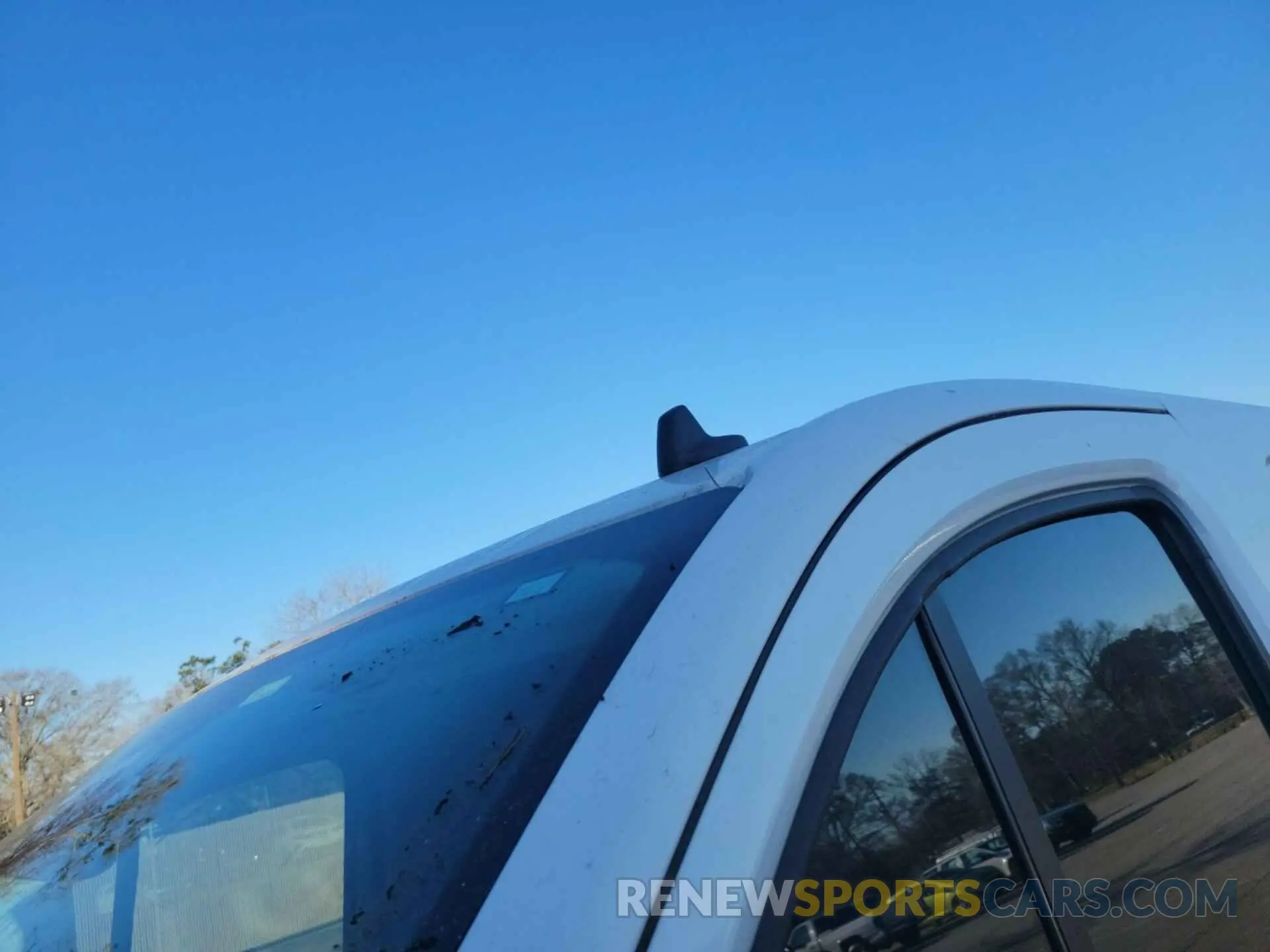 4 Photograph of a damaged car 1FTYE1Y89LKB26130 FORD TRANSIT-150 2020
