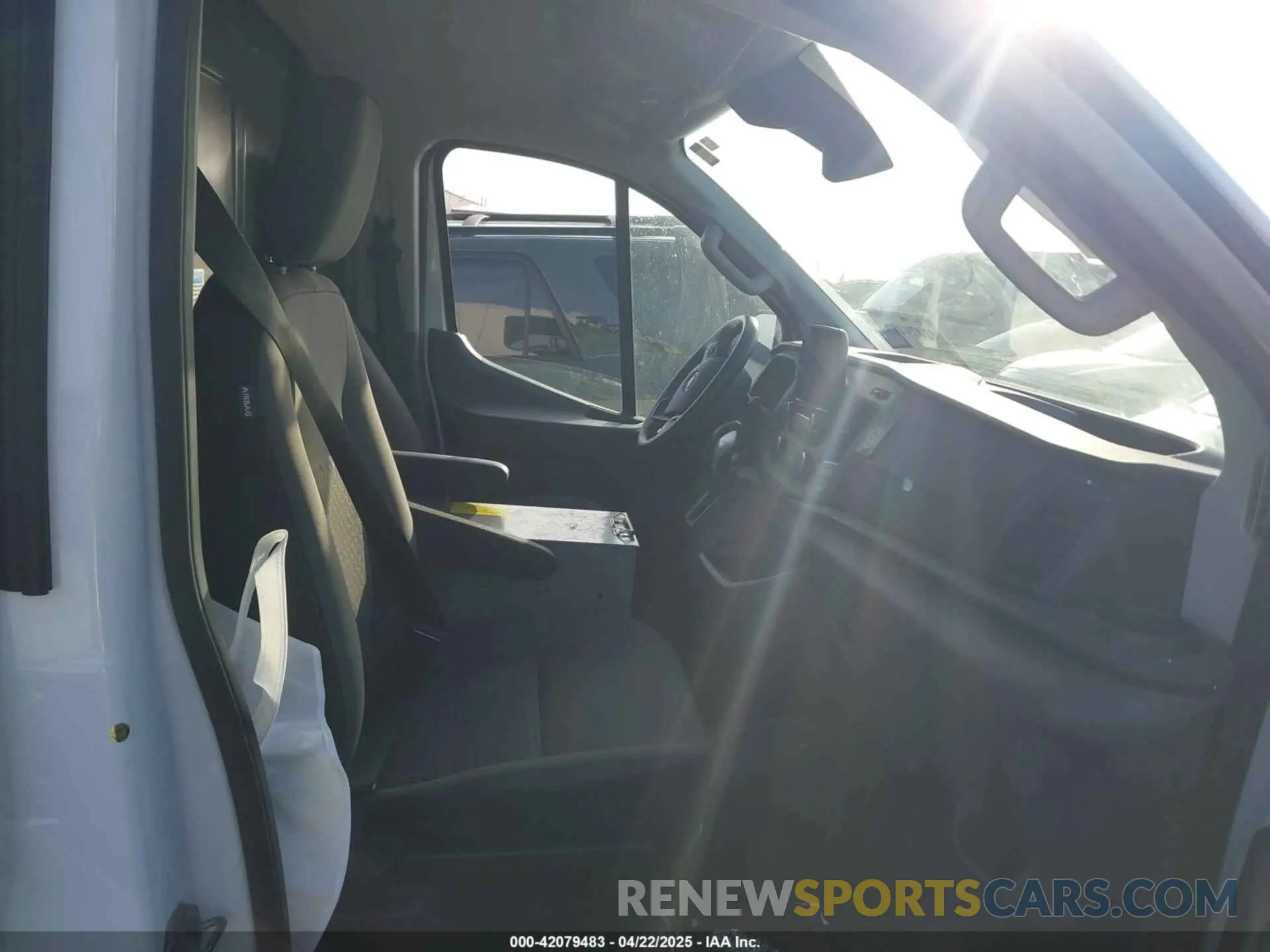 5 Photograph of a damaged car 1FTYE1Y83MKA75144 FORD TRANSIT-150 2021