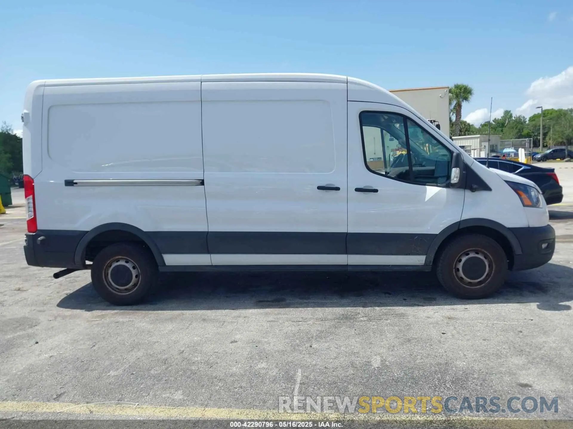 13 Фотография поврежденного автомобиля 1FTYE1C86PKA17525 FORD TRANSIT-150 2023