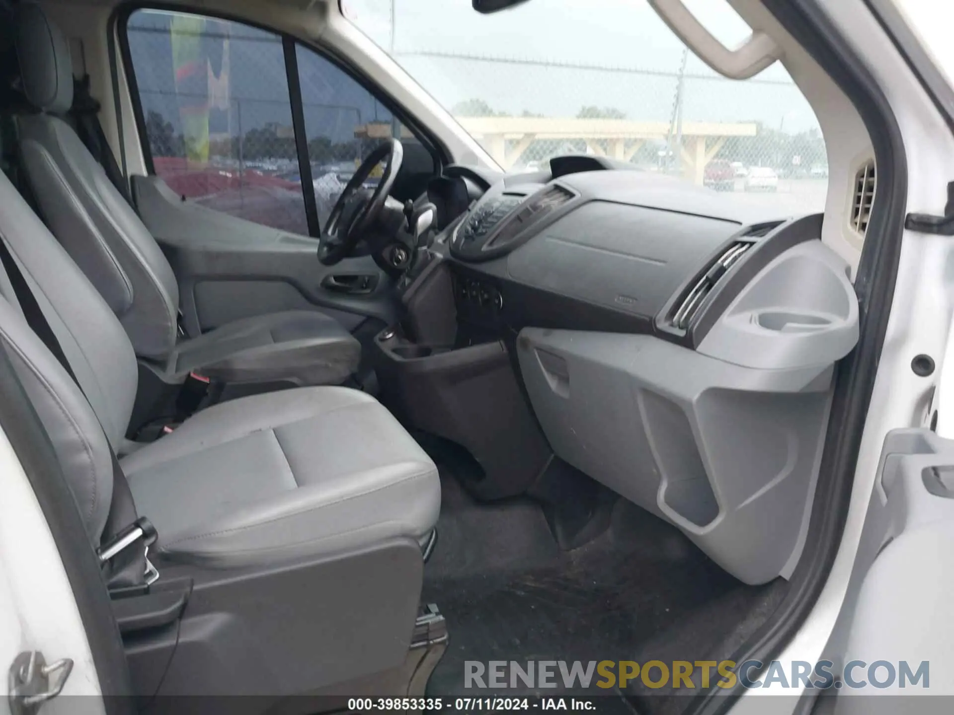 5 Photograph of a damaged car 1FTYE1ZM3HKA86405 FORD TRANSIT 2017