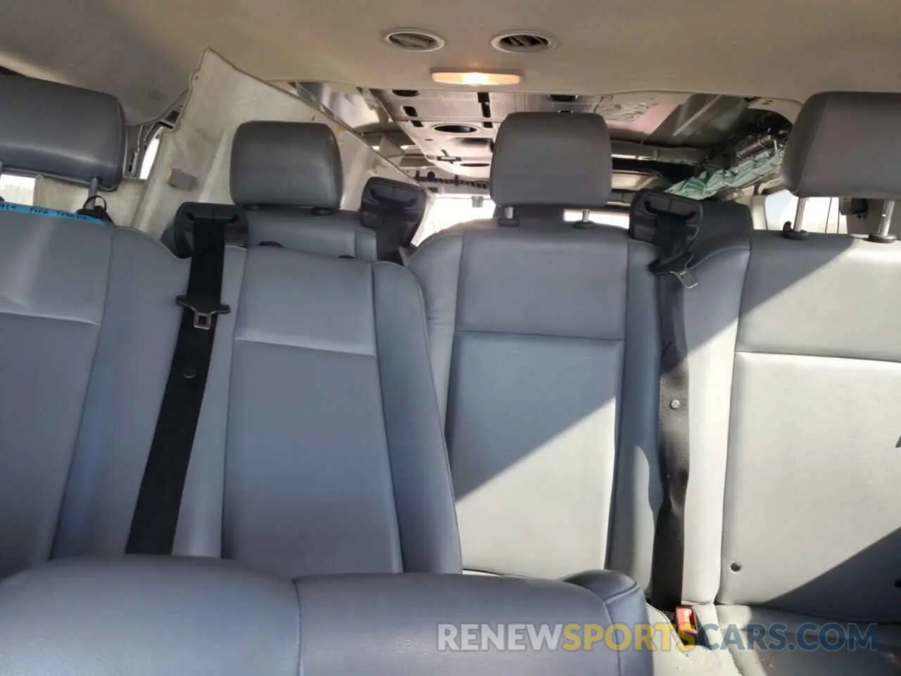 10 Photograph of a damaged car 1FBZX2YM5KKA70790 FORD TRANSIT 2019
