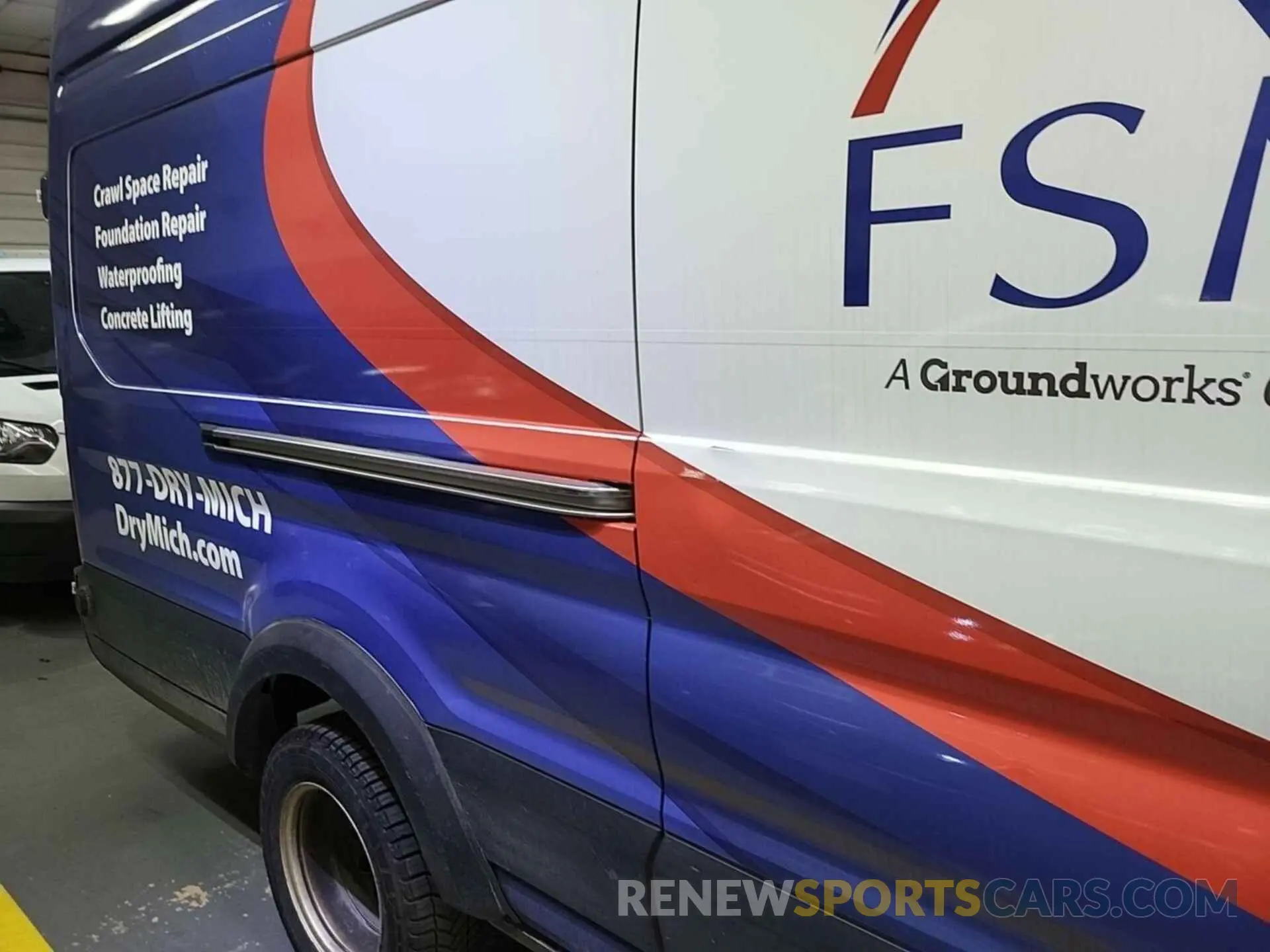 10 Photograph of a damaged car 1FTBF4XV4KKB04661 FORD TRANSIT 2019