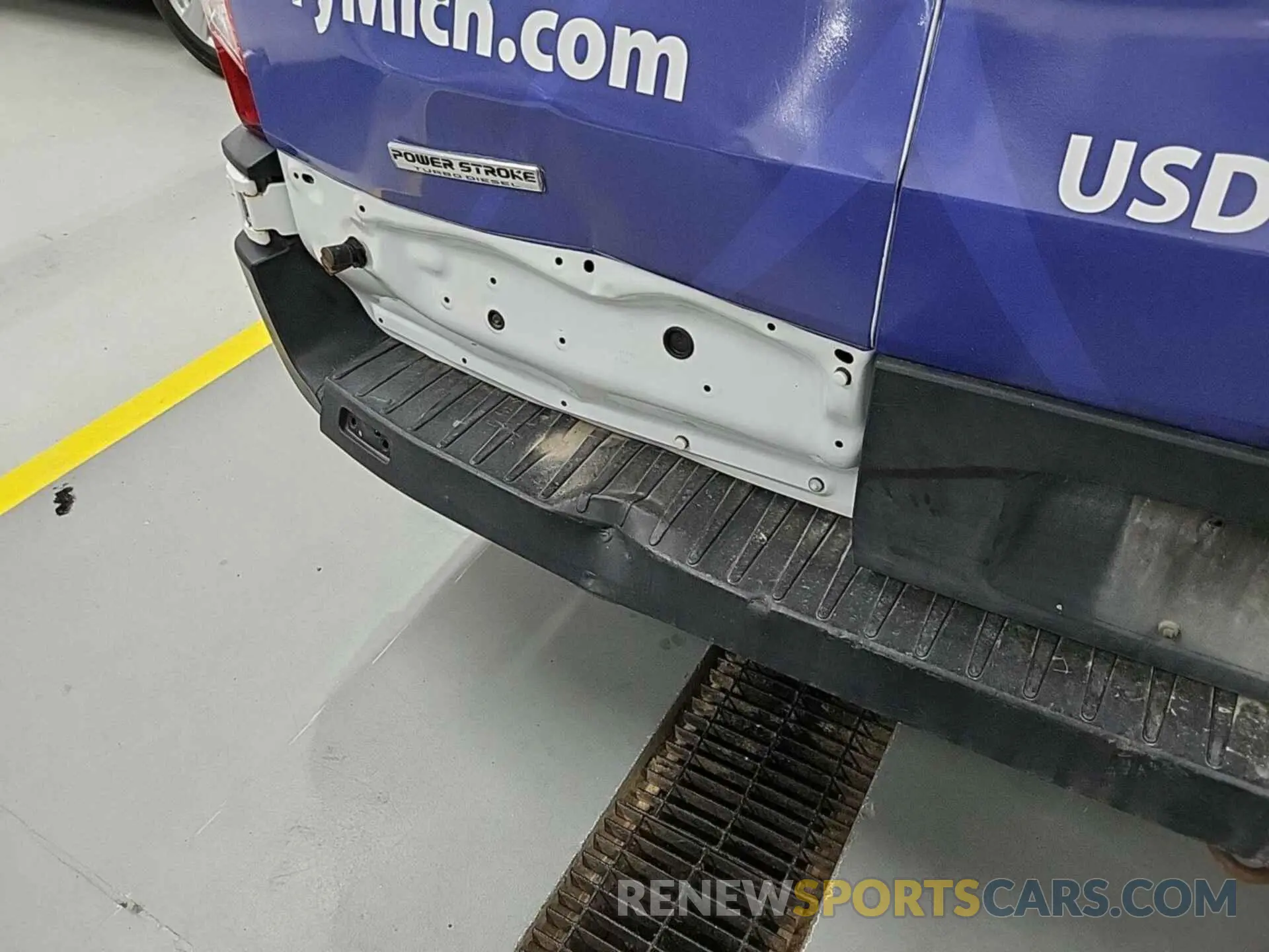 2 Photograph of a damaged car 1FTBF4XV4KKB04661 FORD TRANSIT 2019