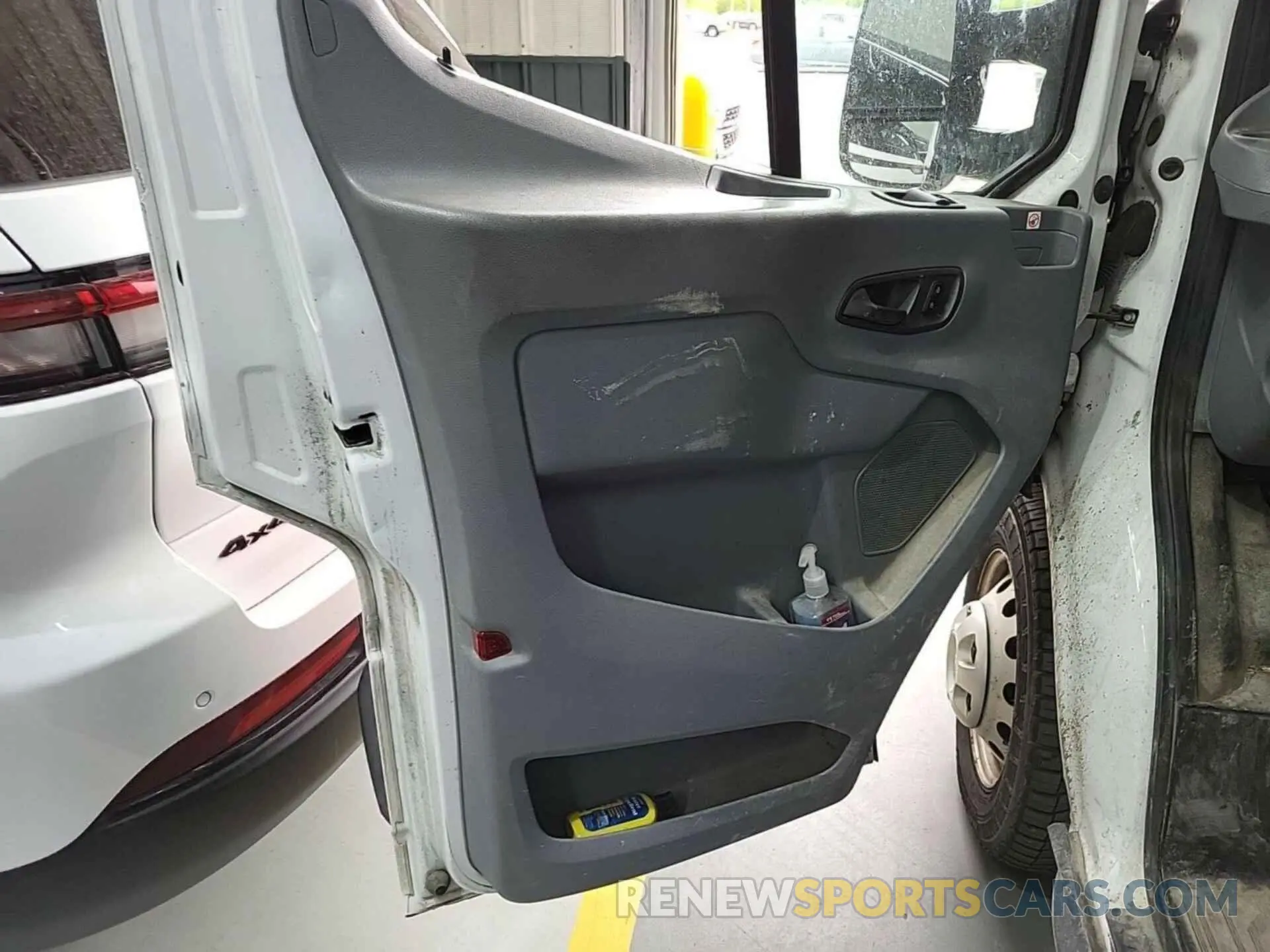 6 Photograph of a damaged car 1FTBF4XV4KKB04661 FORD TRANSIT 2019