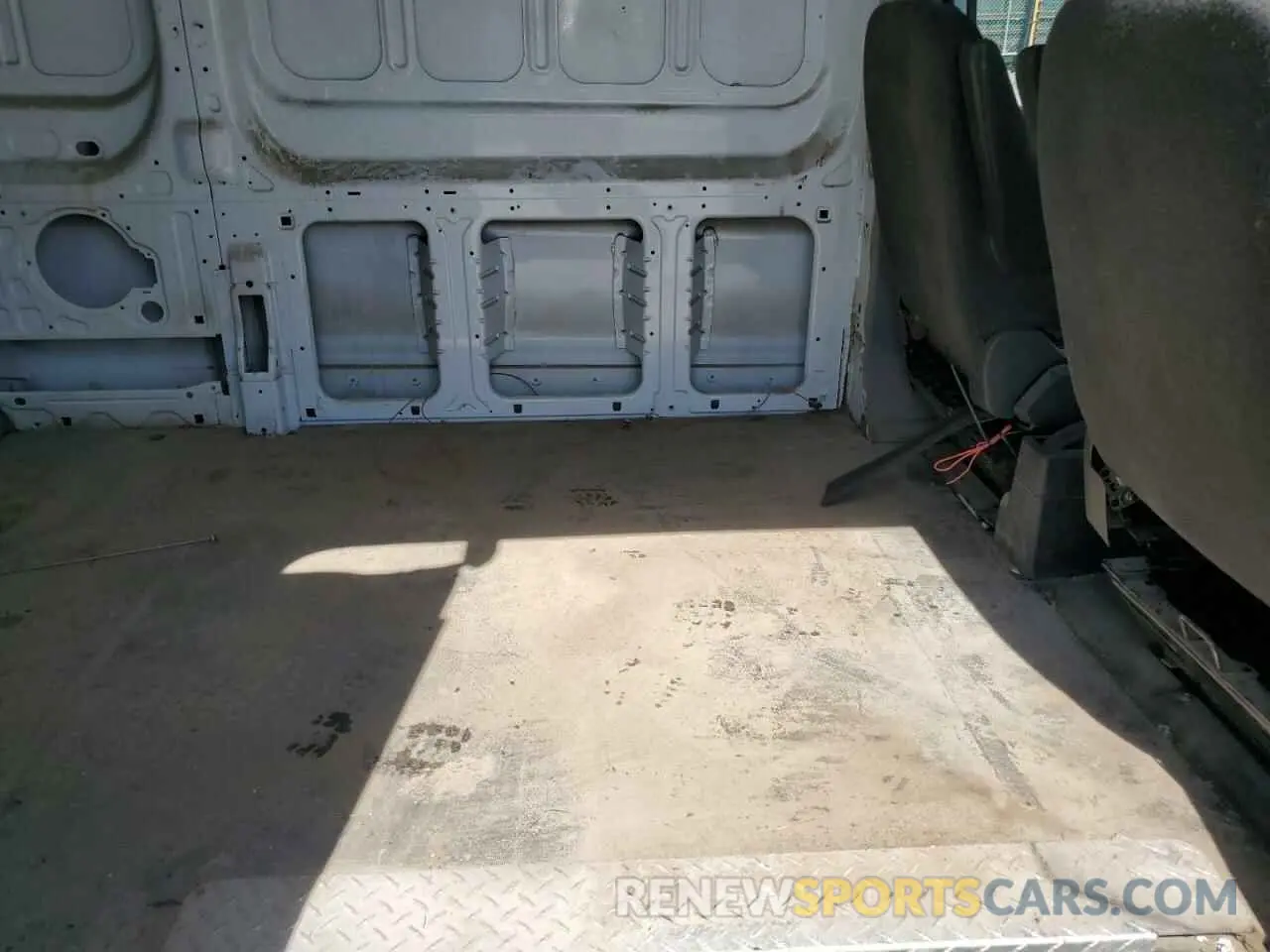 11 Photograph of a damaged car 1FTBW2XG5KKB23337 FORD TRANSIT 2019