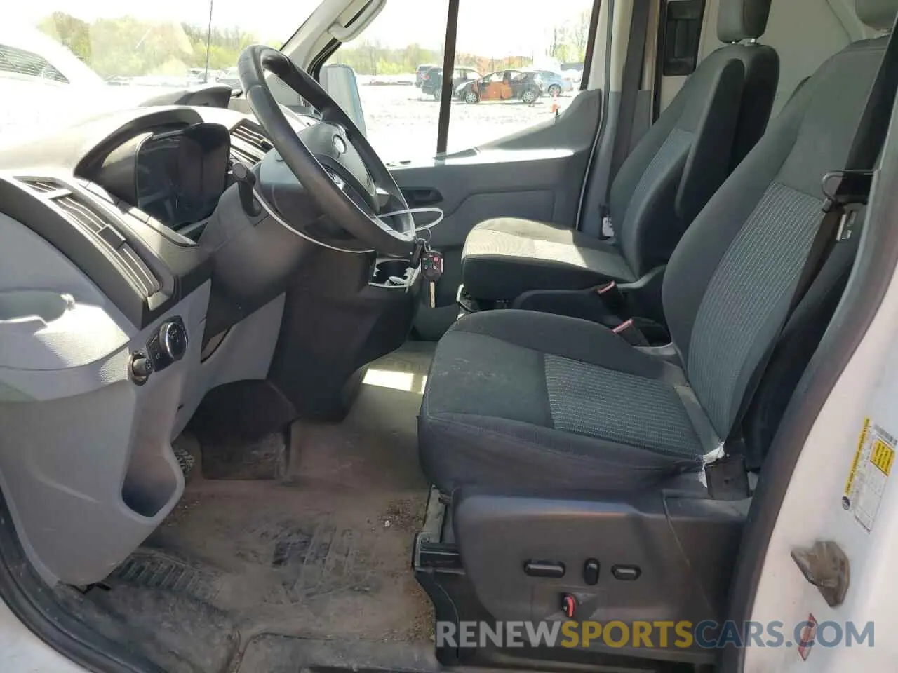7 Photograph of a damaged car 1FTBW2XG5KKB23337 FORD TRANSIT 2019
