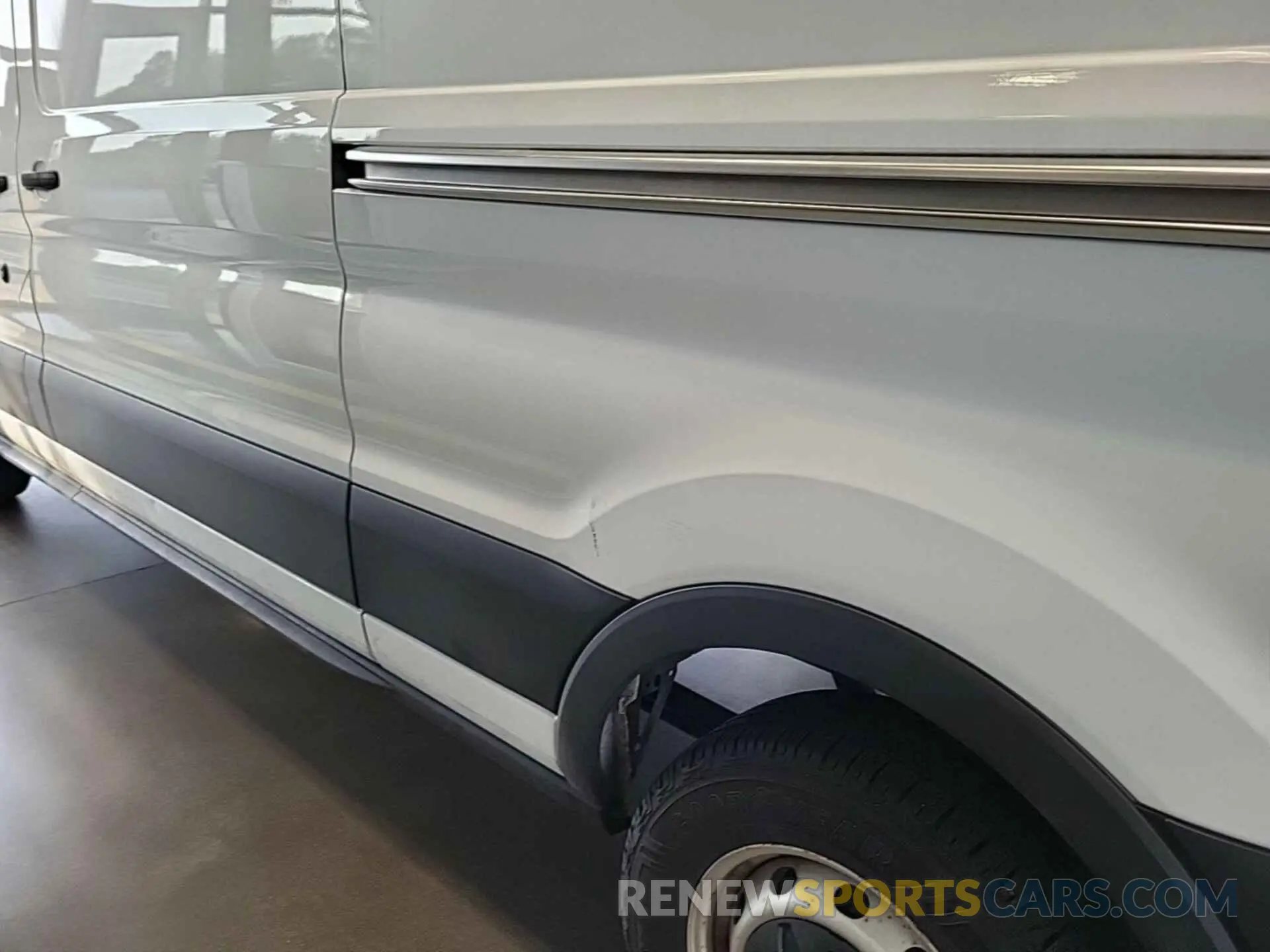 15 Photograph of a damaged car 1FTBW3UM8KKA82783 FORD TRANSIT 2019
