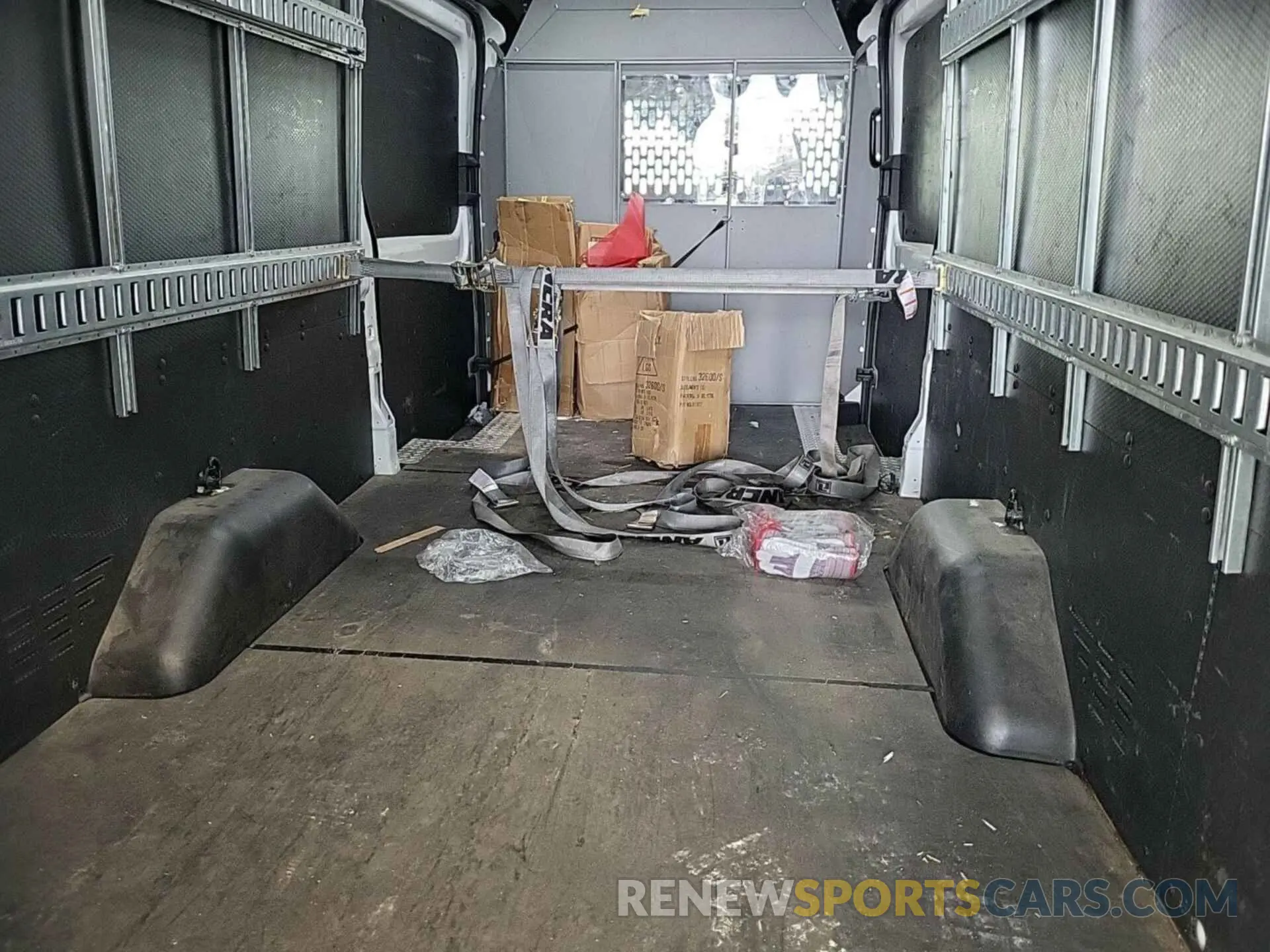 17 Photograph of a damaged car 1FTBW3UM8KKA82783 FORD TRANSIT 2019