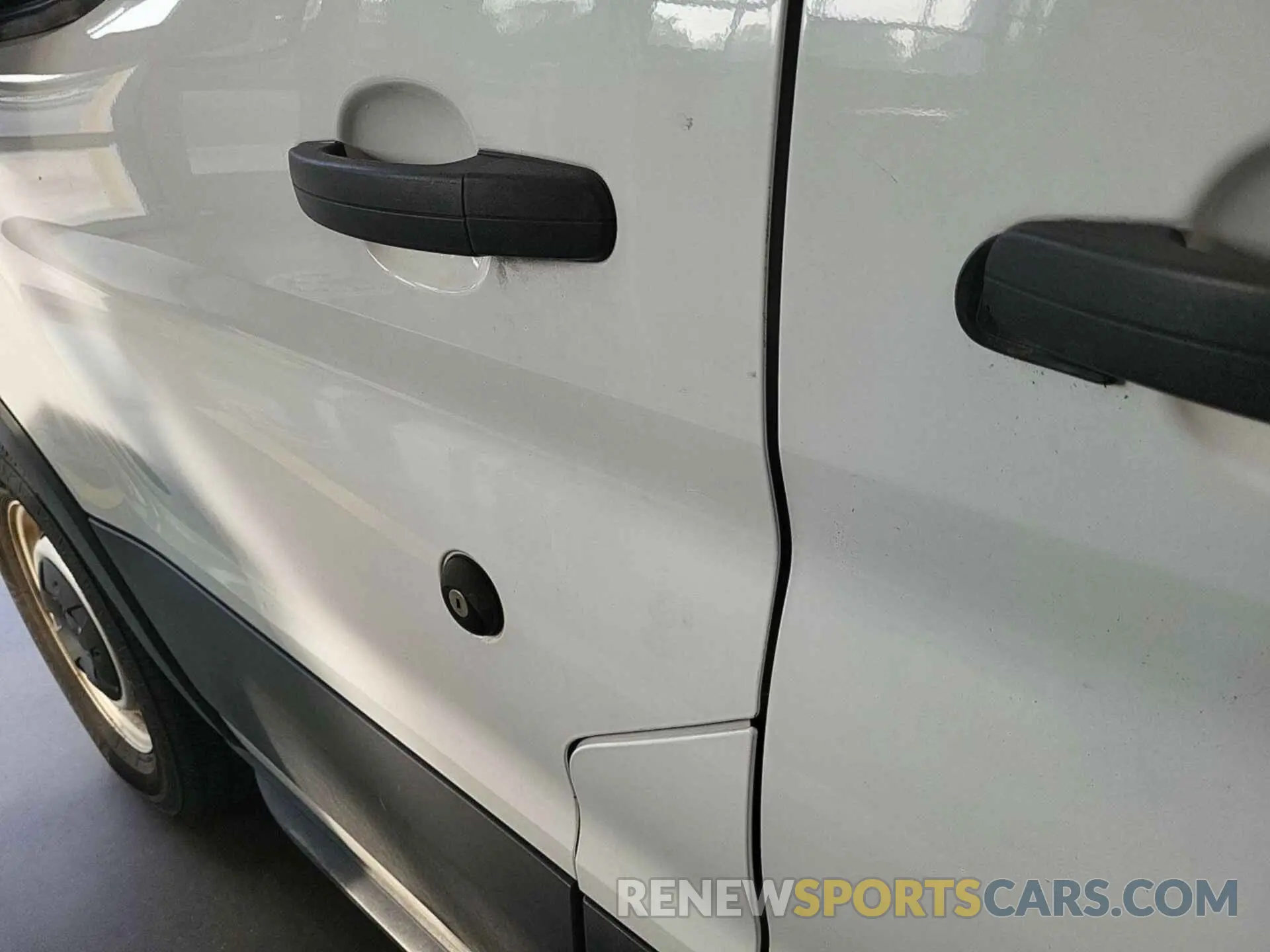 24 Photograph of a damaged car 1FTBW3UM8KKA82783 FORD TRANSIT 2019