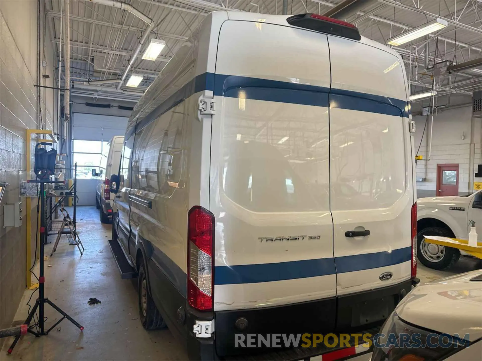 14 Фотография поврежденного автомобиля 1FTBW3UMXKKA82784 FORD TRANSIT 2019