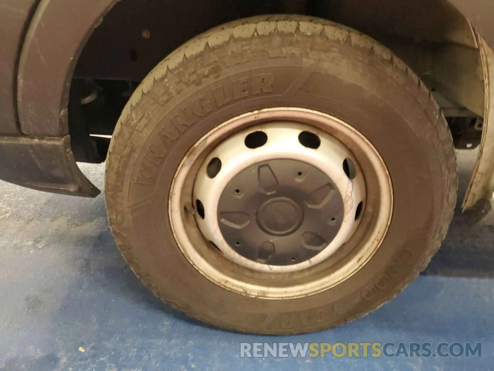 17 Photograph of a damaged car 1FTBW3XG4KKA67980 FORD TRANSIT 2019