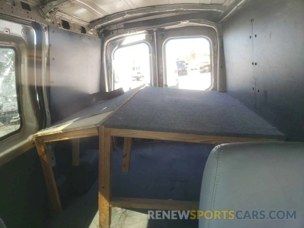 10 Photograph of a damaged car 1FTBW9CG2KKB04159 FORD TRANSIT 2019