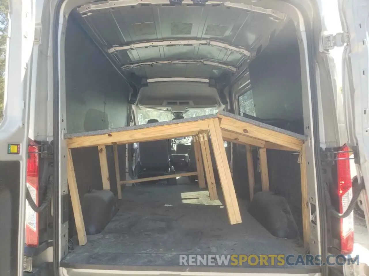 11 Photograph of a damaged car 1FTBW9CG2KKB04159 FORD TRANSIT 2019