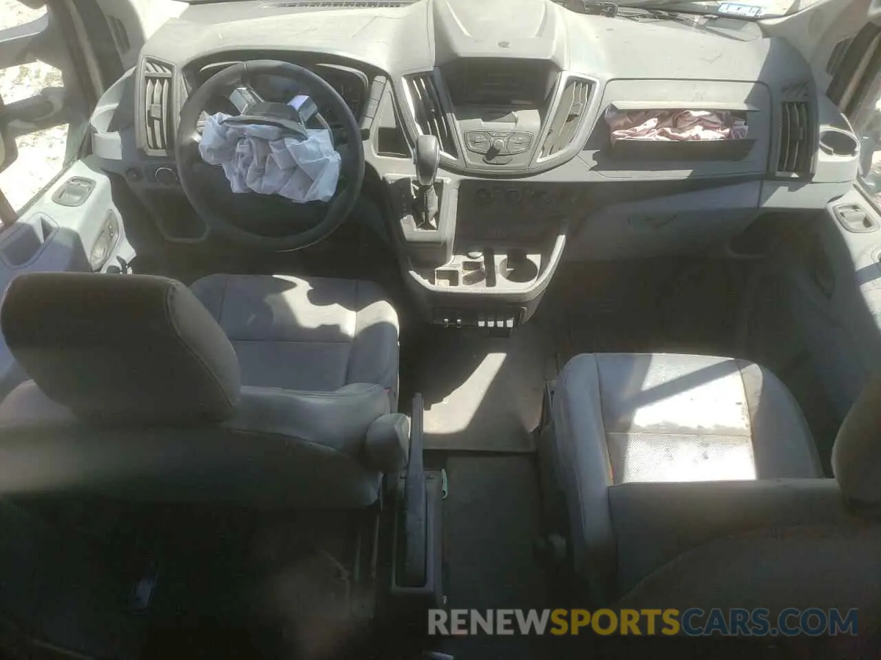 8 Photograph of a damaged car 1FTBW9CG2KKB04159 FORD TRANSIT 2019