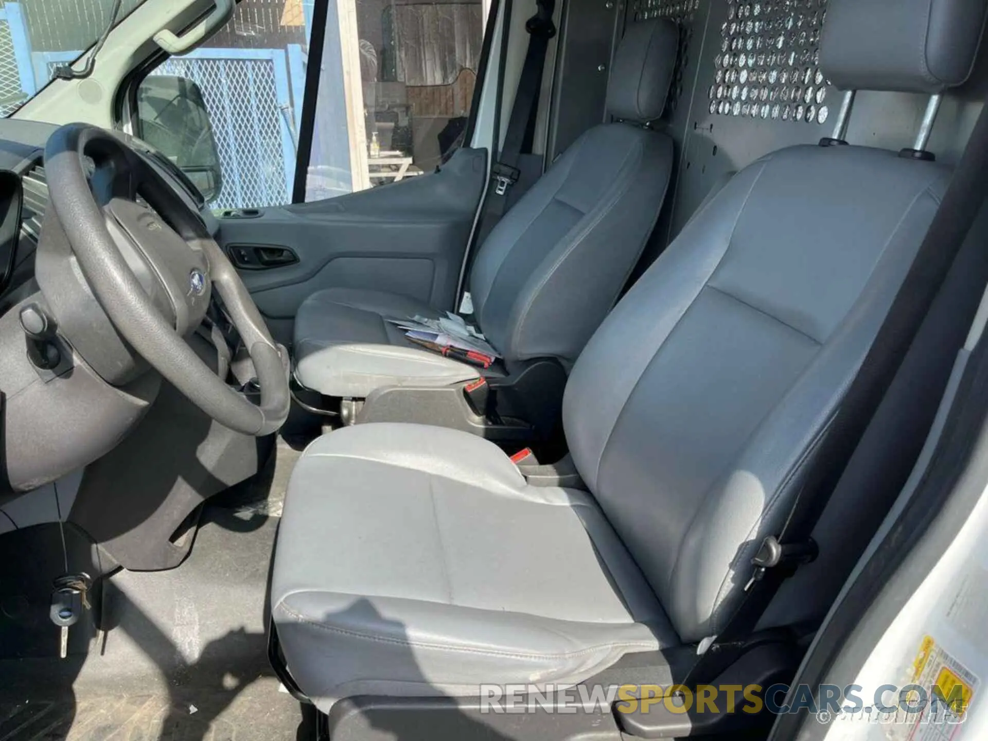 18 Photograph of a damaged car 1FTYE1CM3KKA59656 FORD TRANSIT 2019