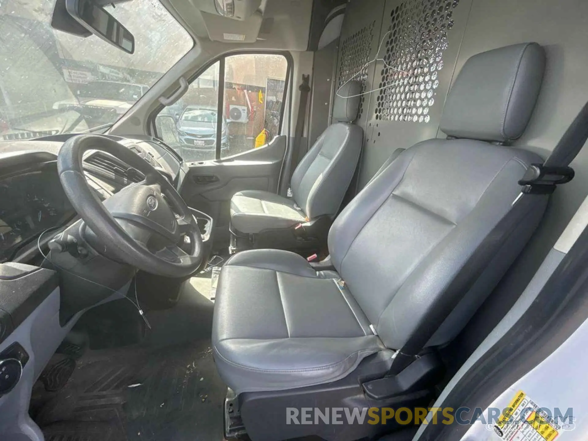 2 Фотография поврежденного автомобиля 1FTYE1CM4KKA82234 FORD TRANSIT 2019