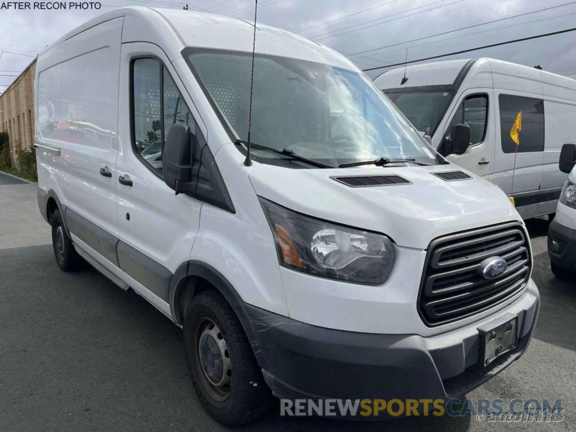 3 Фотография поврежденного автомобиля 1FTYE1CM4KKA82234 FORD TRANSIT 2019