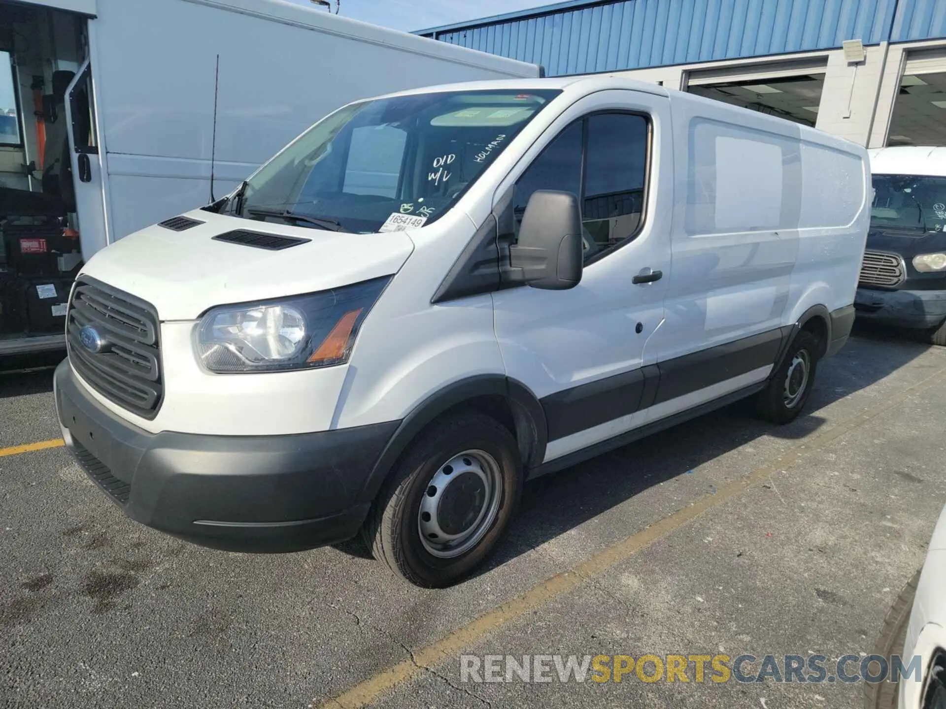 18 Photograph of a damaged car 1FTYE1YM2KKB31911 FORD TRANSIT 2019