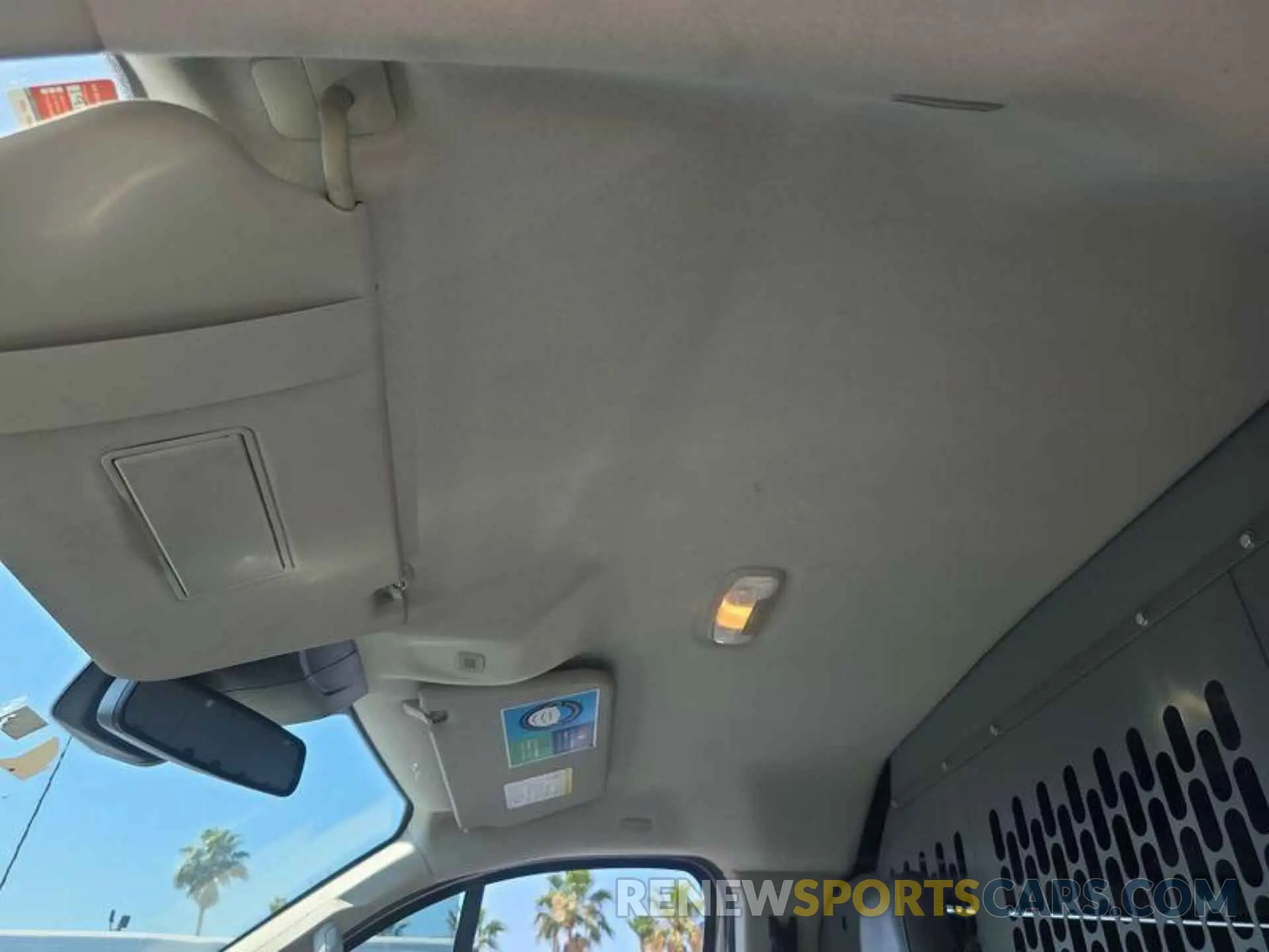 6 Photograph of a damaged car 1FTYE1YM2KKB31911 FORD TRANSIT 2019