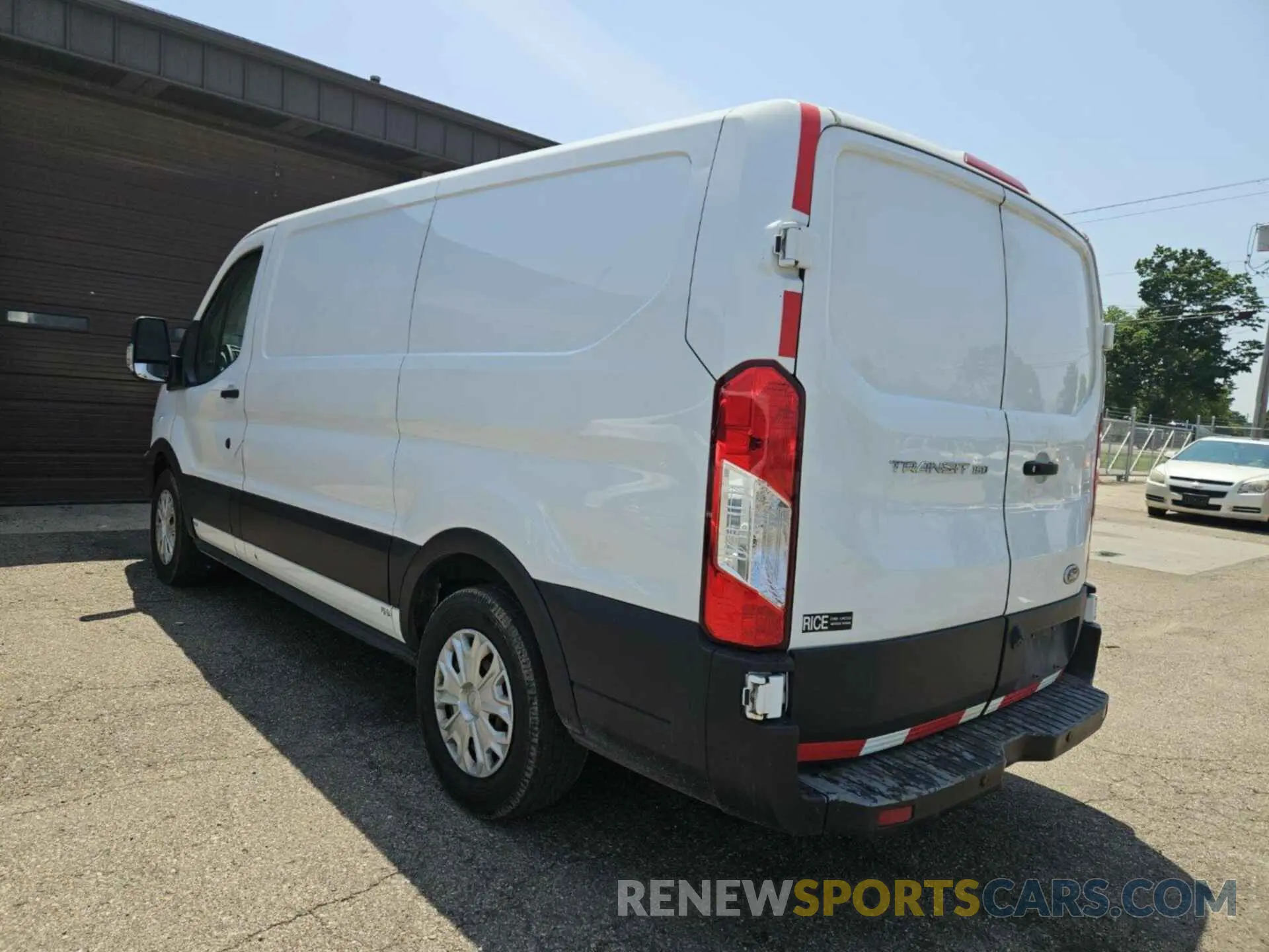 18 Photograph of a damaged car 1FTYE1YM6KKA40835 FORD TRANSIT 2019