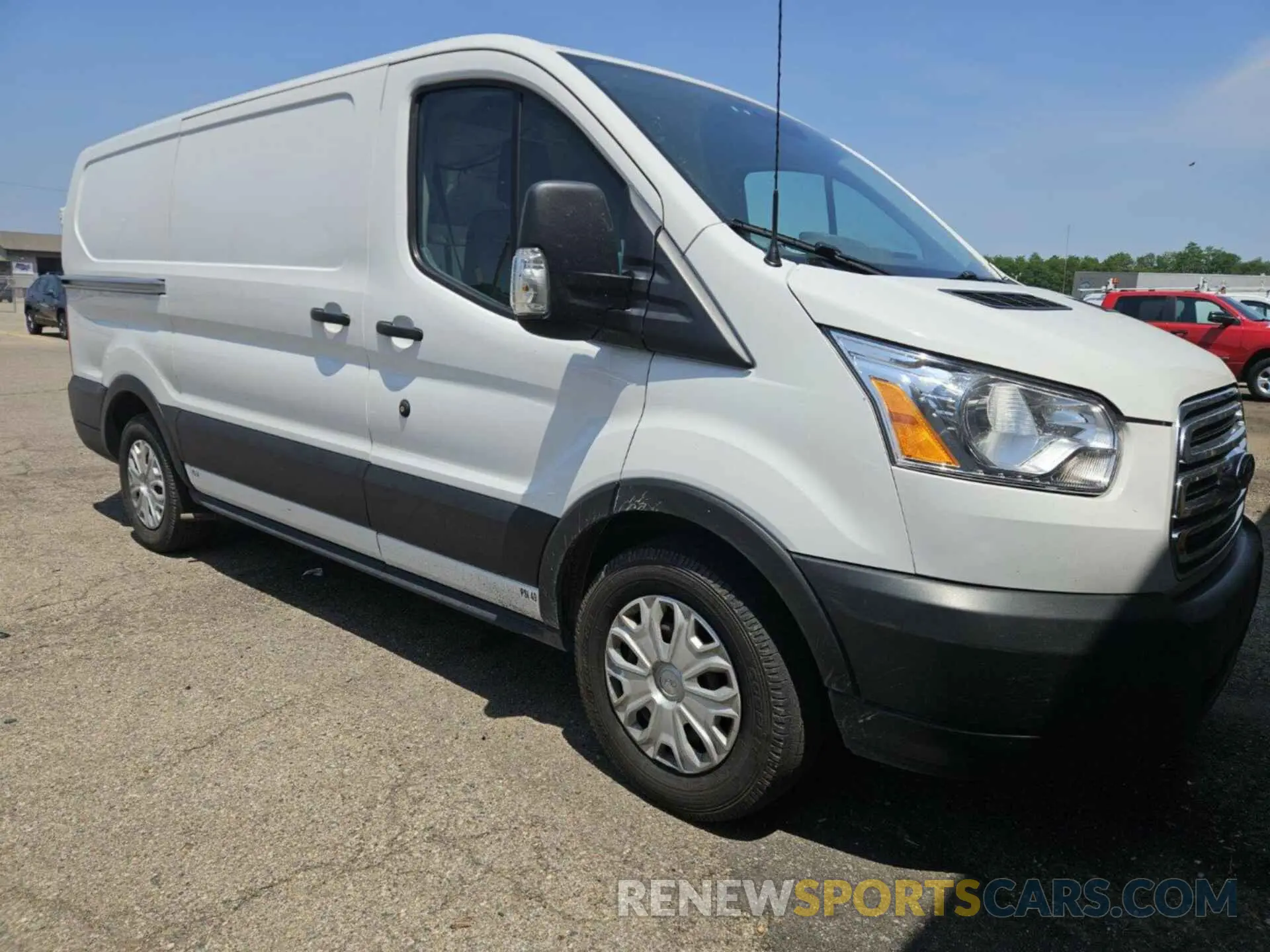 19 Photograph of a damaged car 1FTYE1YM6KKA40835 FORD TRANSIT 2019