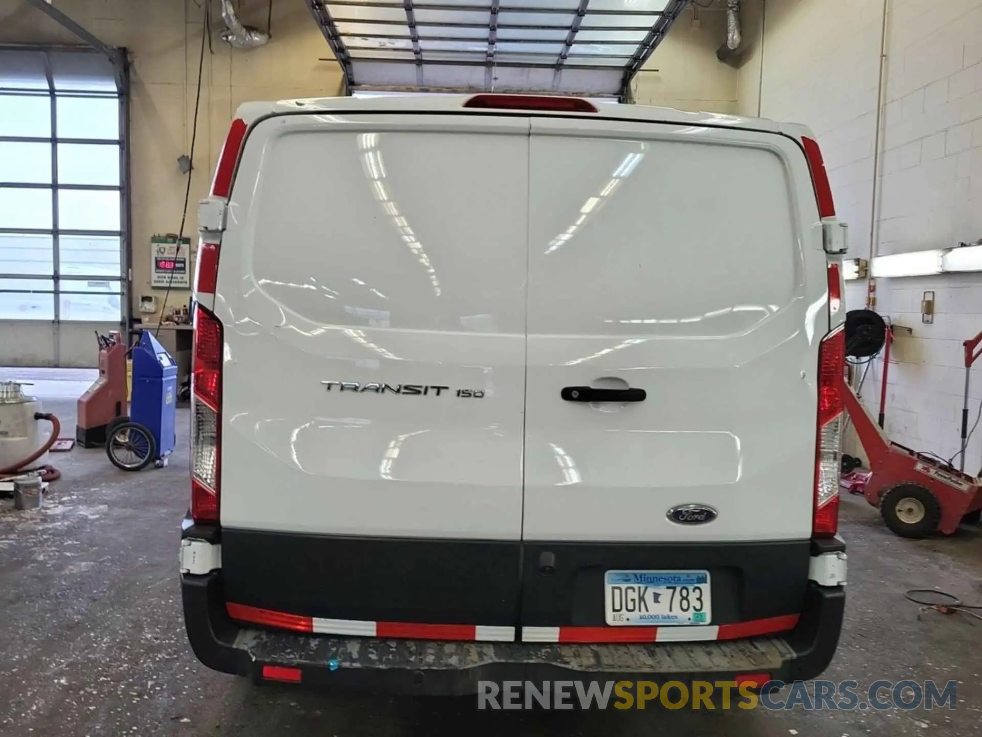 19 Photograph of a damaged car 1FTYE1YM9KKA80360 FORD TRANSIT 2019