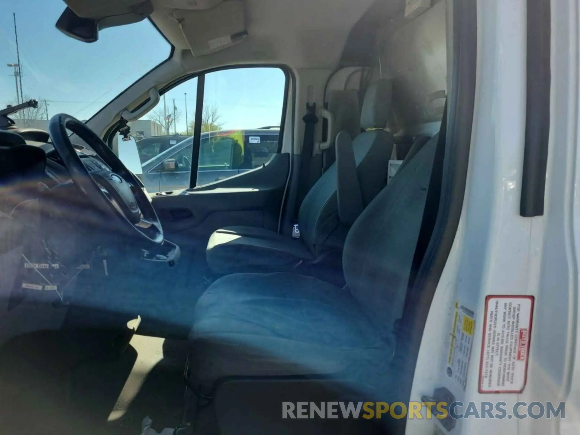 25 Photograph of a damaged car 1FTYE1YM9KKA80360 FORD TRANSIT 2019