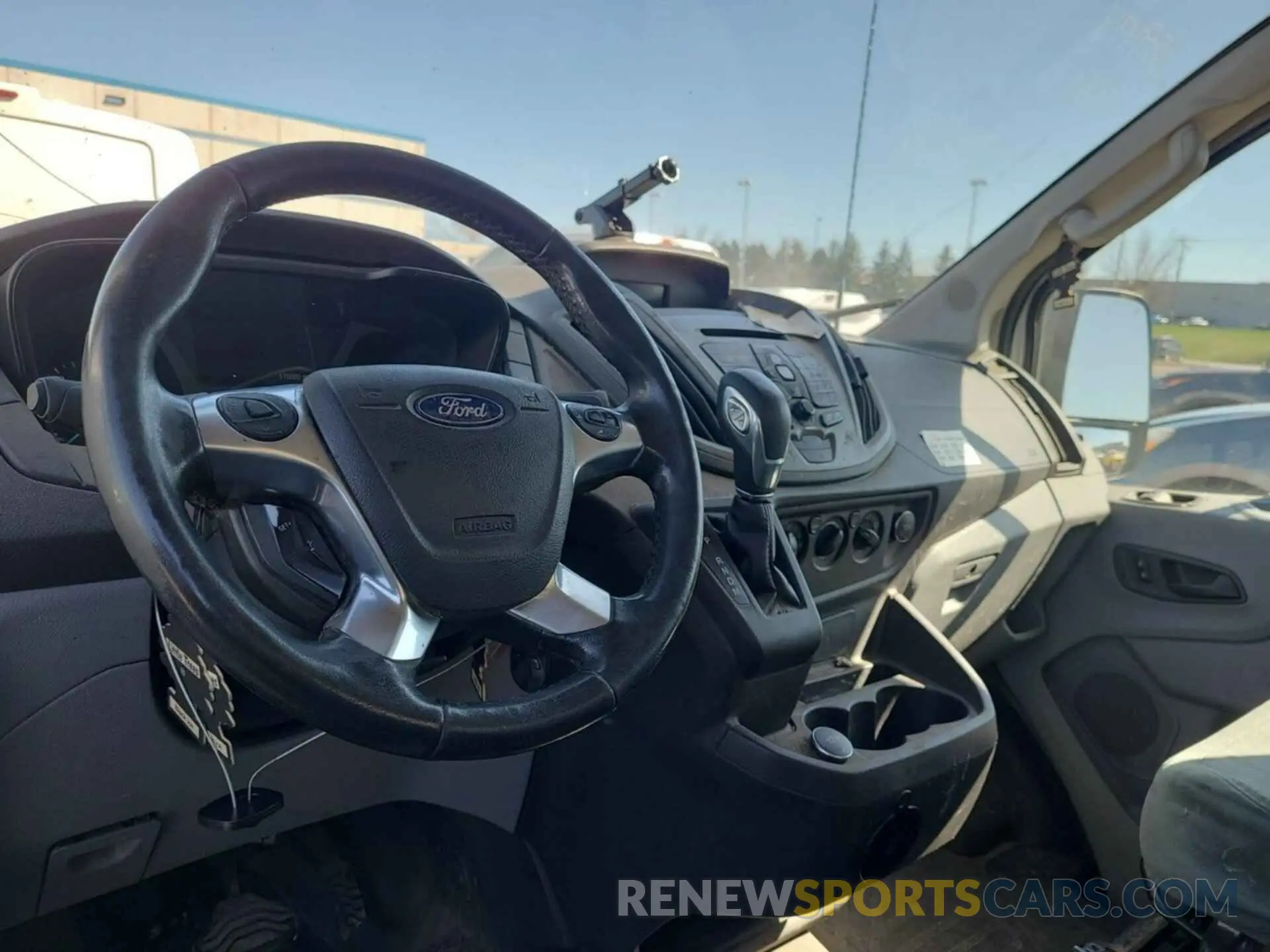 31 Photograph of a damaged car 1FTYE1YM9KKA80360 FORD TRANSIT 2019