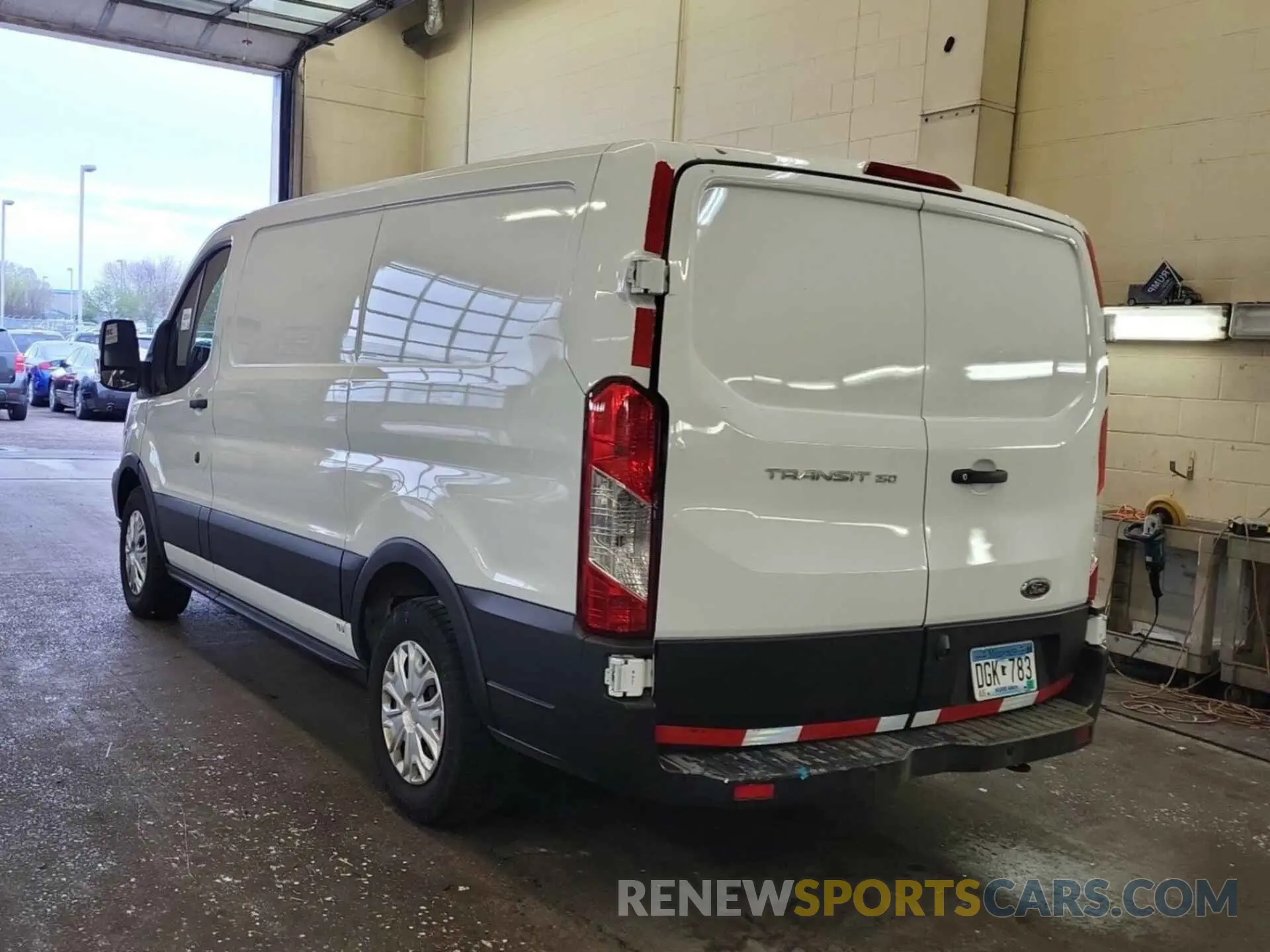 32 Photograph of a damaged car 1FTYE1YM9KKA80360 FORD TRANSIT 2019