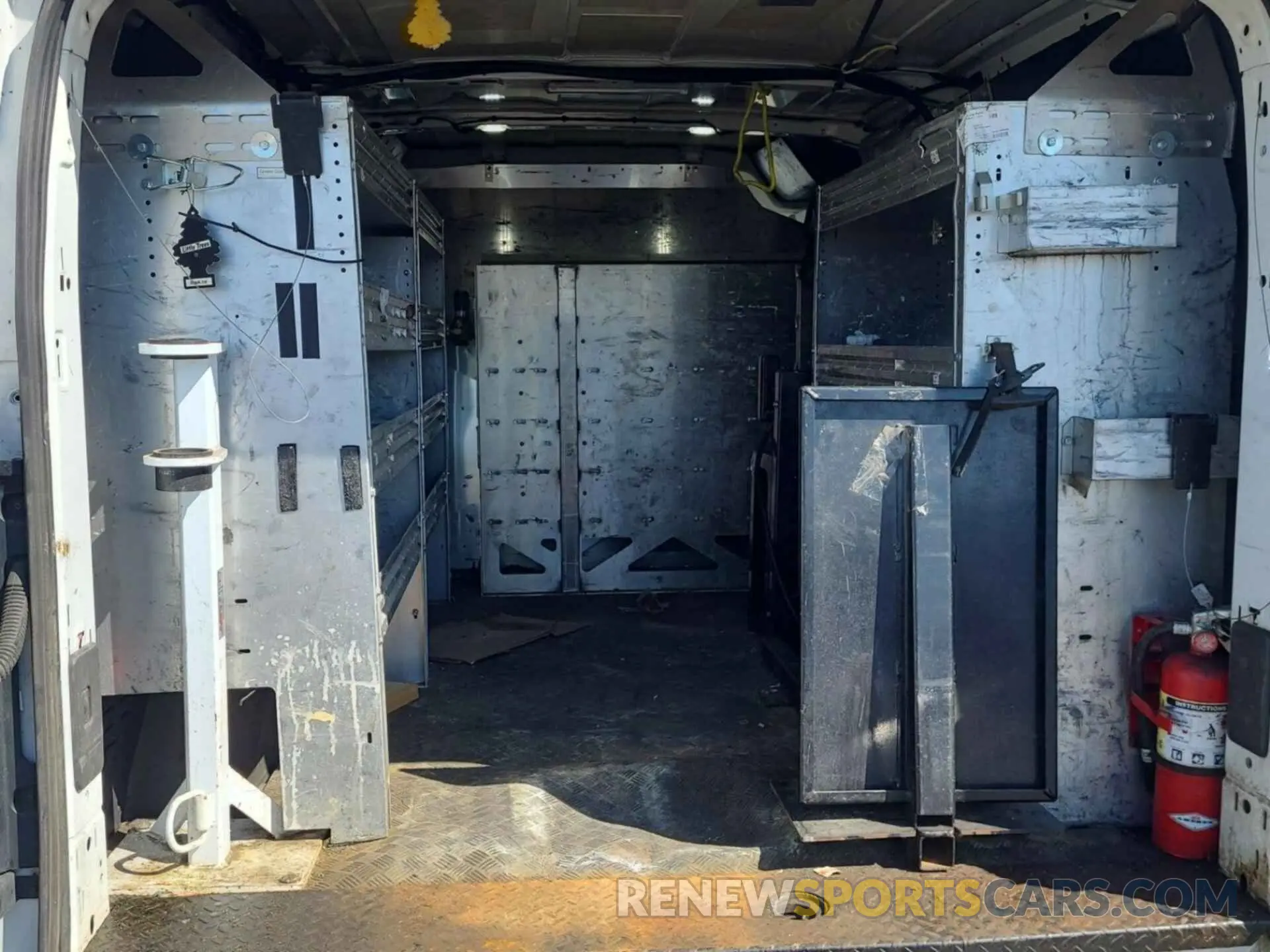 5 Photograph of a damaged car 1FTYE1YM9KKA80360 FORD TRANSIT 2019
