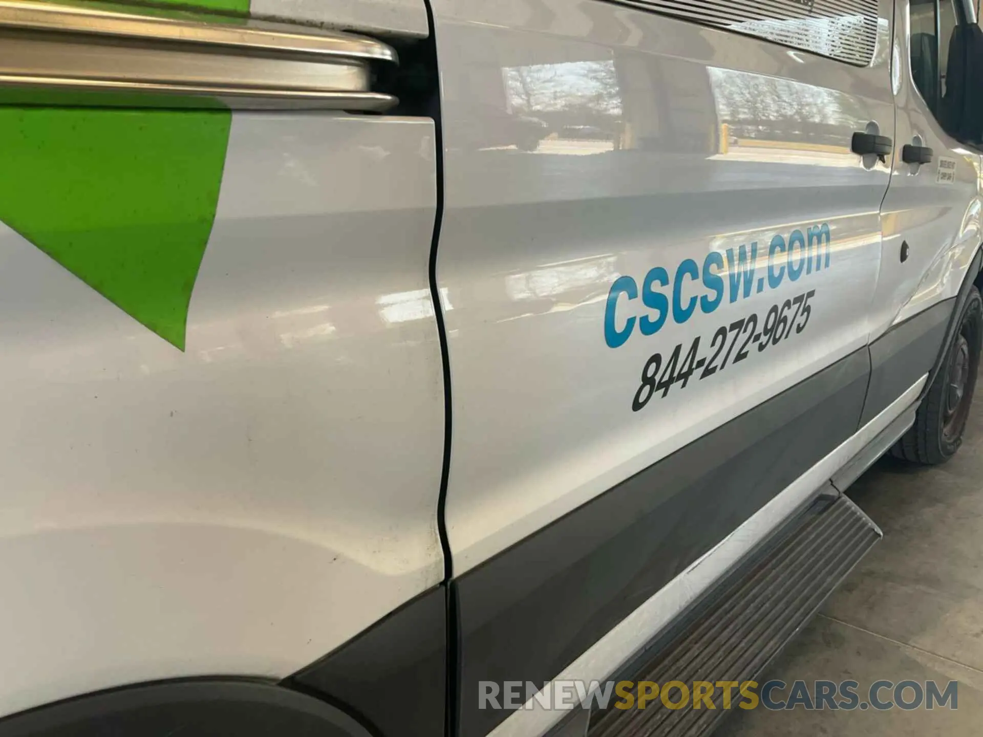 18 Photograph of a damaged car 1FTYE1YMXKKB31896 FORD TRANSIT 2019