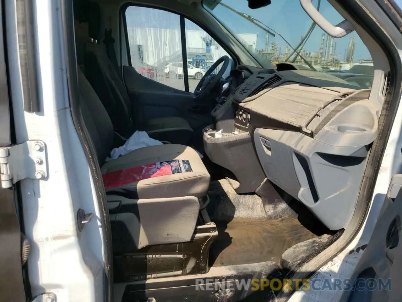 11 Photograph of a damaged car 1FTYE1ZM9KKB80795 FORD TRANSIT 2019