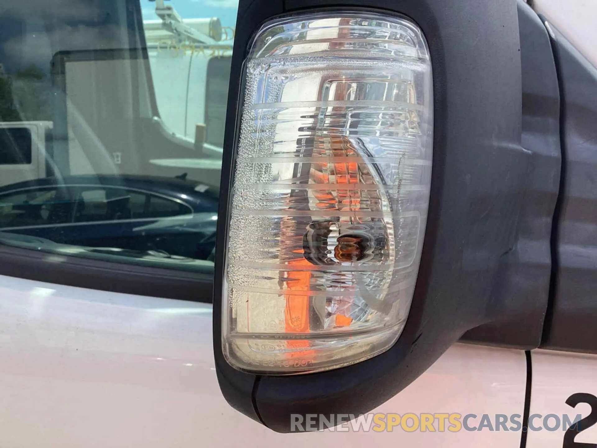 18 Photograph of a damaged car 1FTYR1CM2KKB07393 FORD TRANSIT 2019