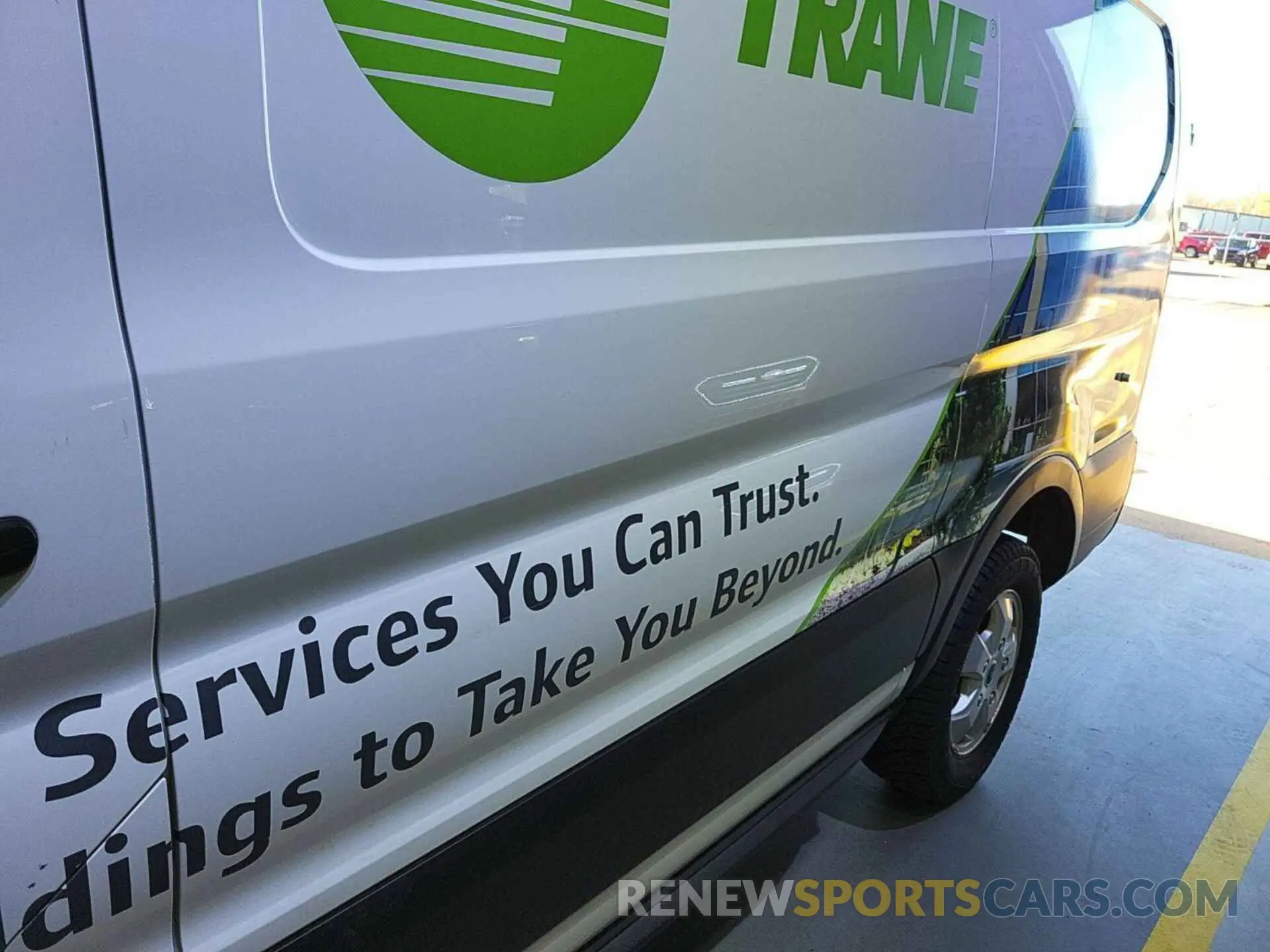 32 Фотография поврежденного автомобиля 1FTYR1YG0KKA38061 FORD TRANSIT 2019