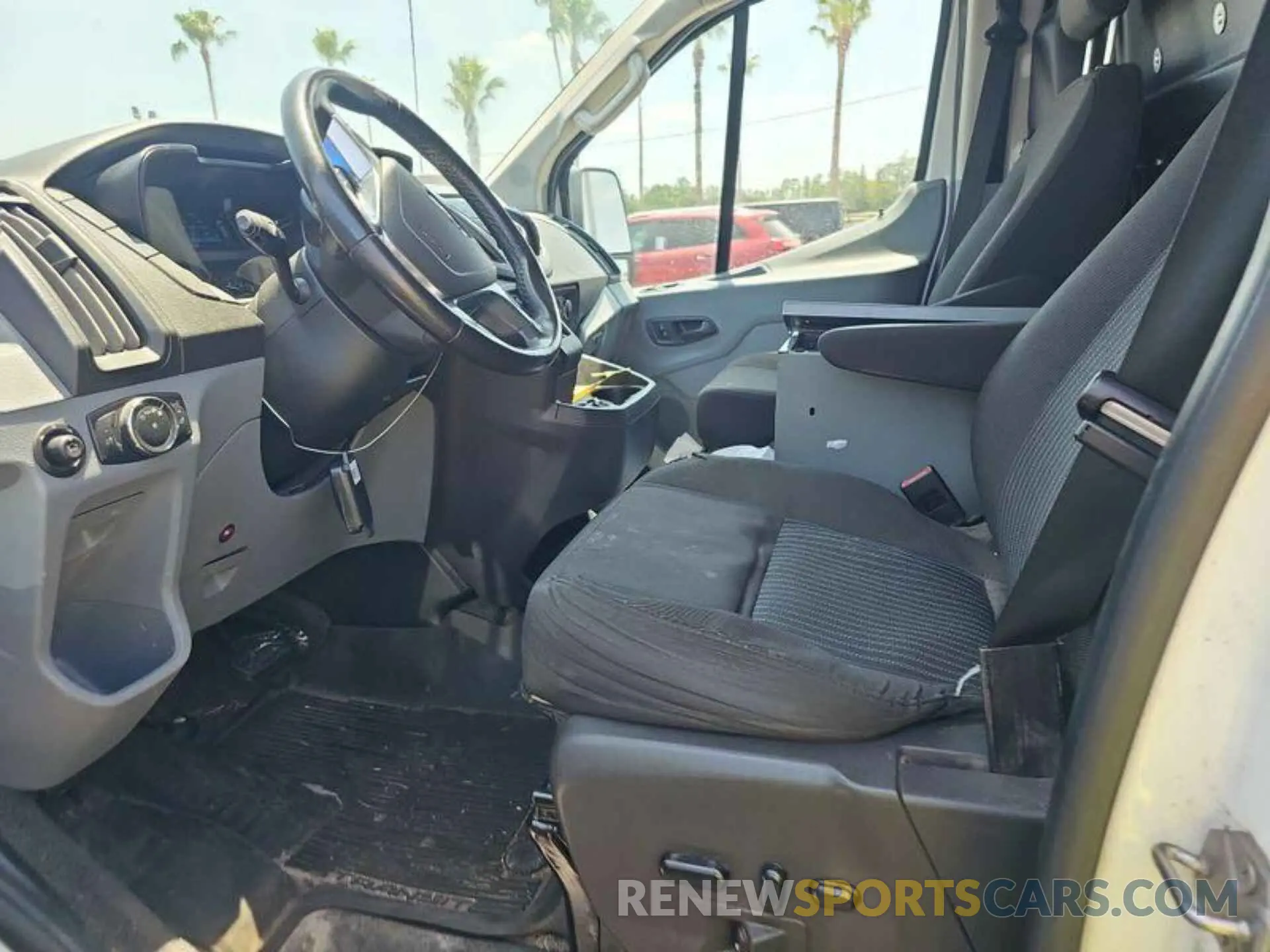 18 Photograph of a damaged car 1FTYR1YG1KKA40806 FORD TRANSIT 2019