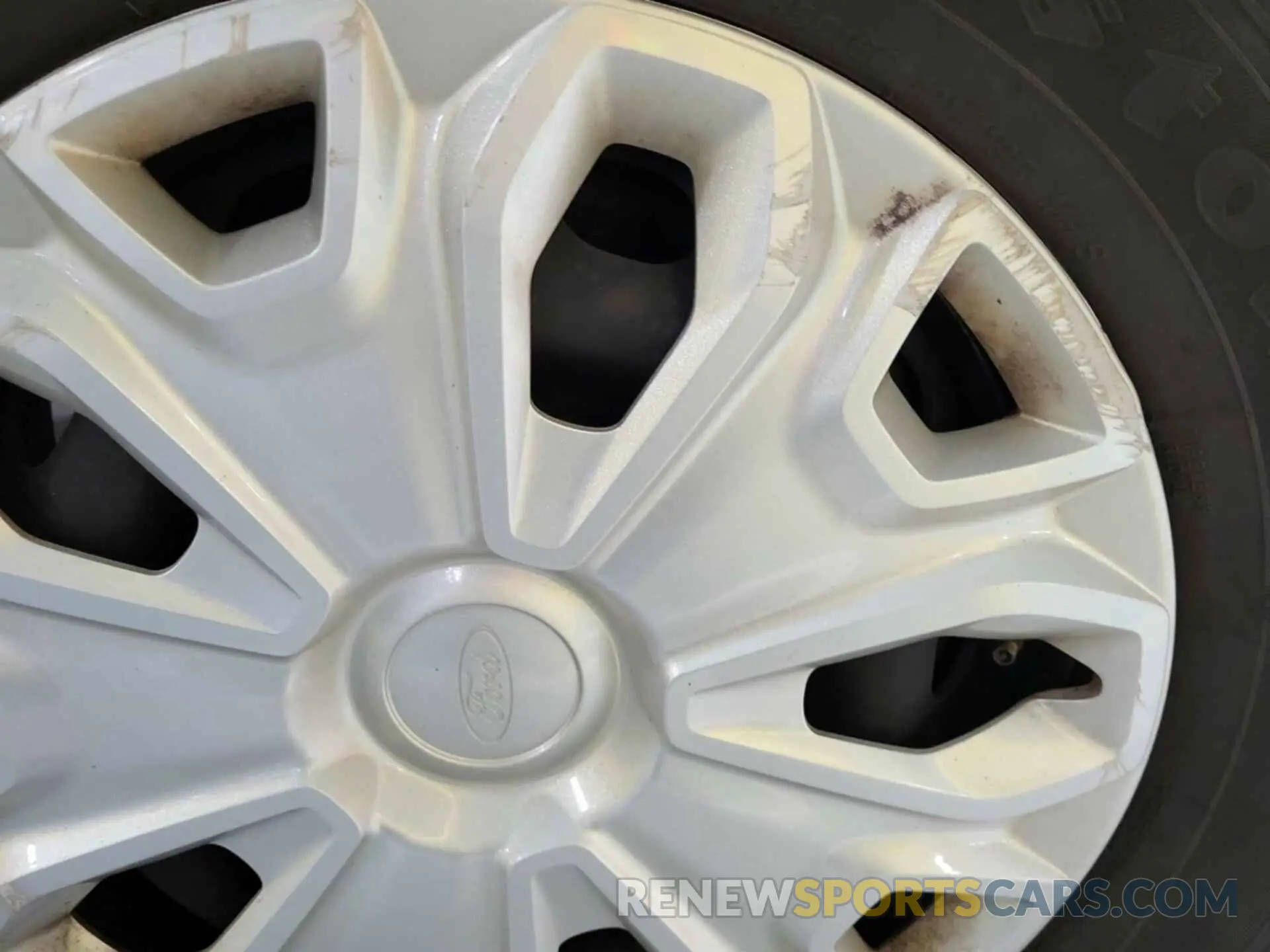 9 Photograph of a damaged car 1FTYR1YG1KKA95143 FORD TRANSIT 2019
